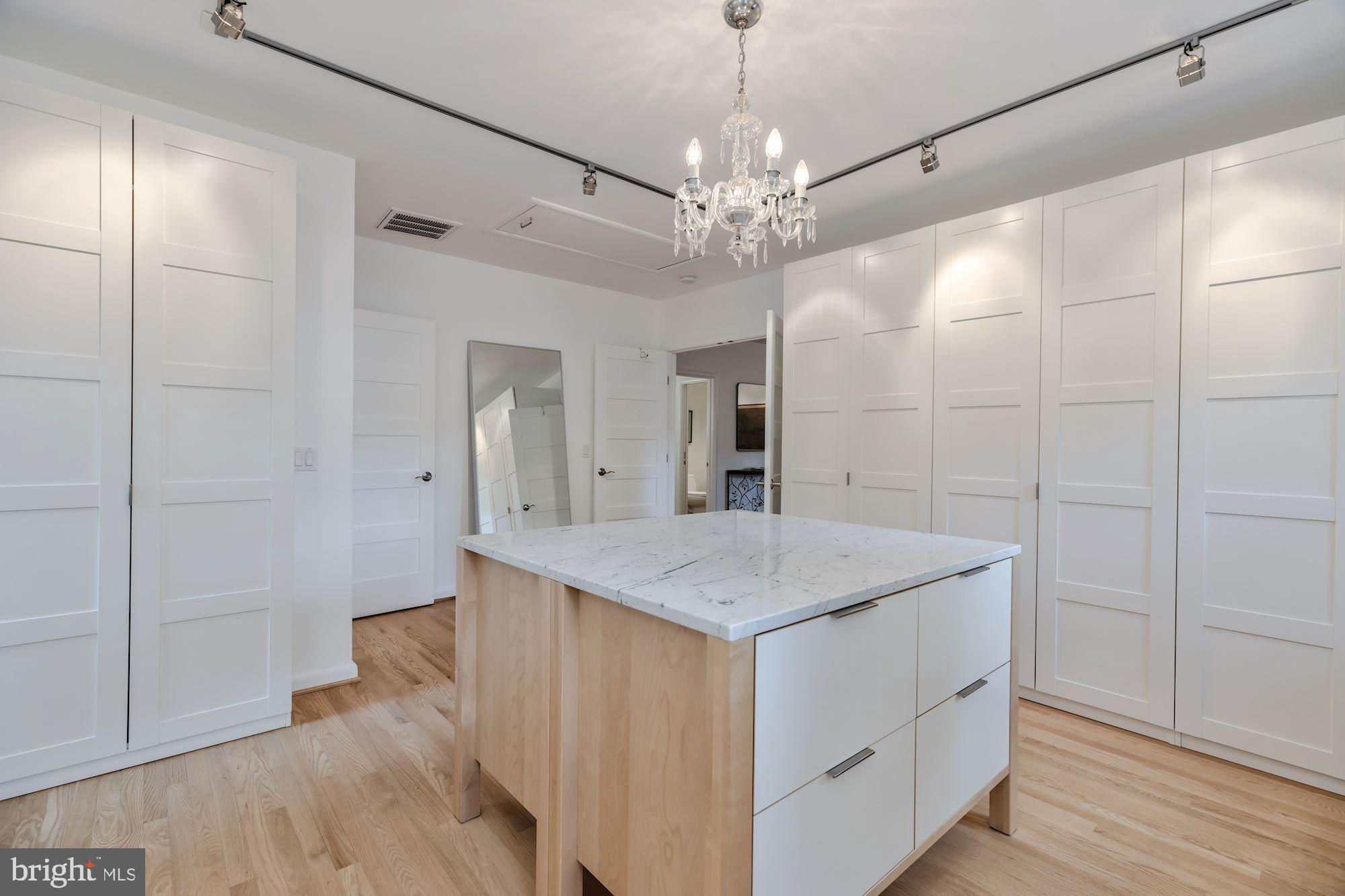 RIVERWOOD - Residential