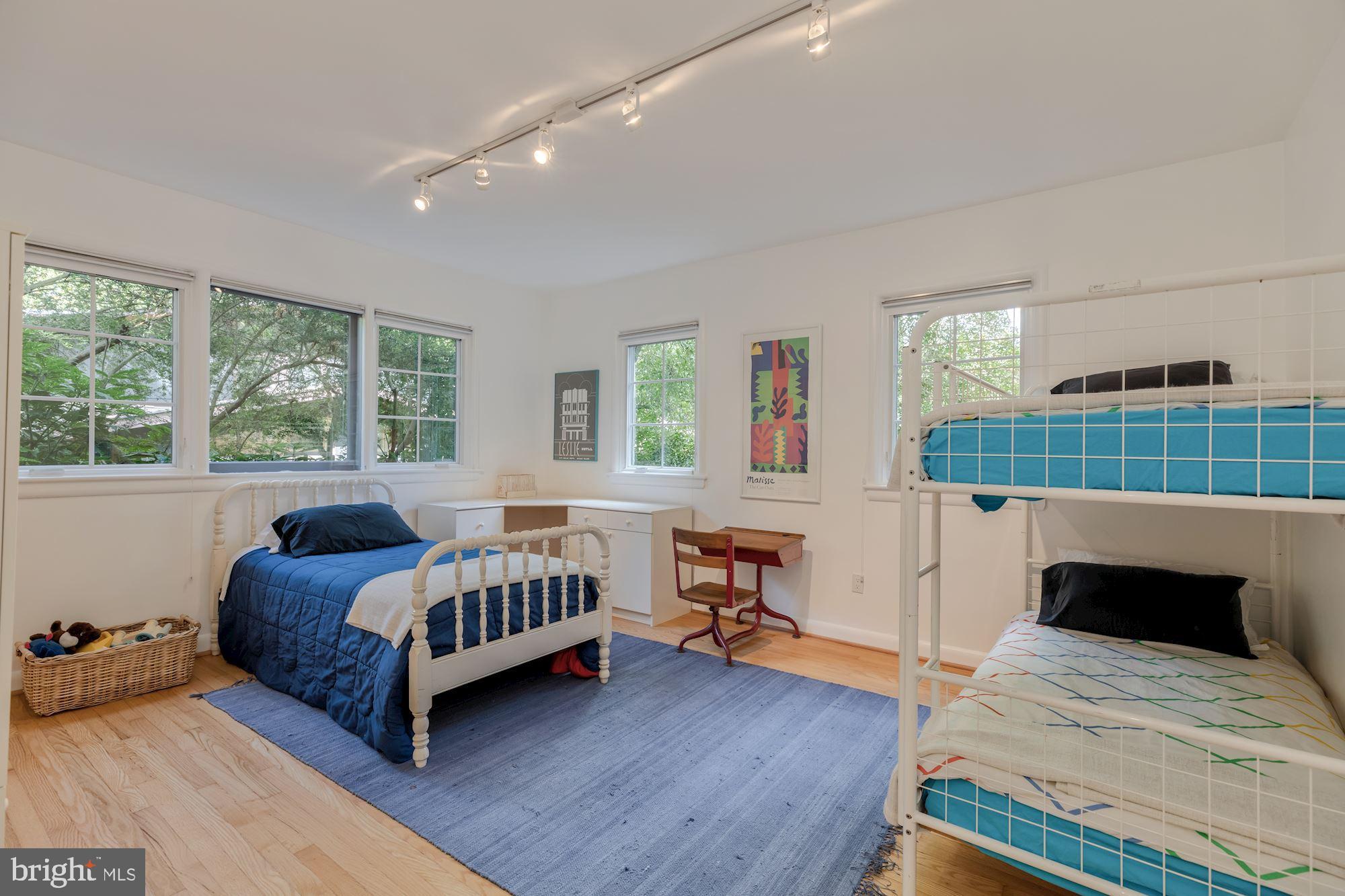 RIVERWOOD - Residential