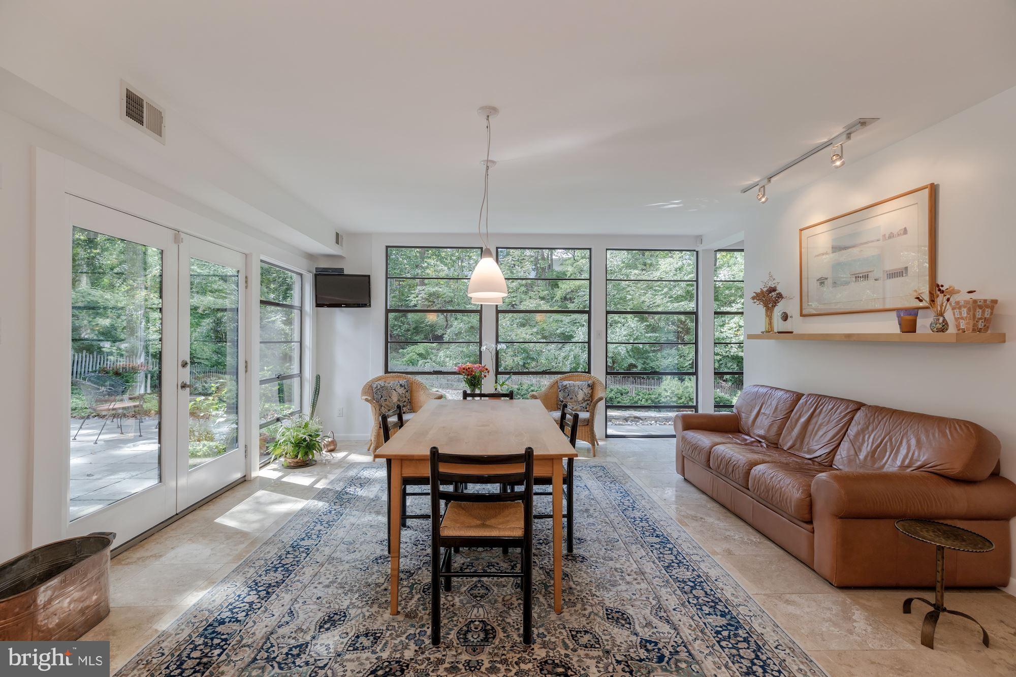 RIVERWOOD - Residential