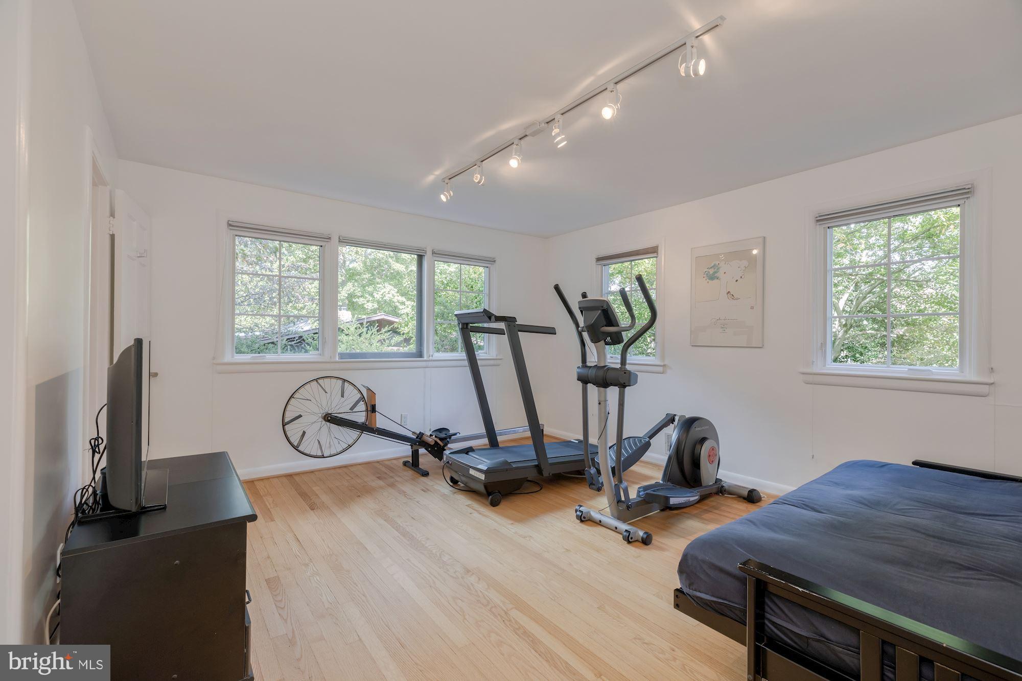 RIVERWOOD - Residential