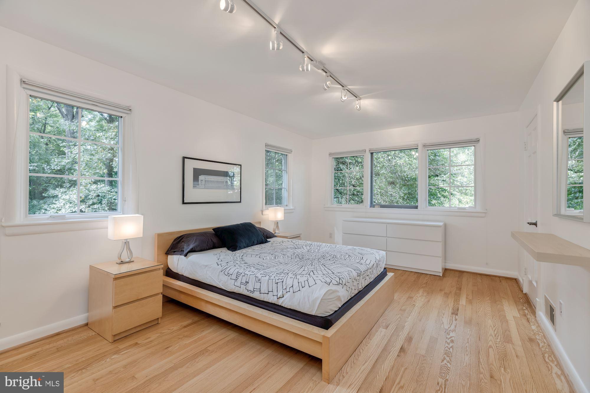 RIVERWOOD - Residential