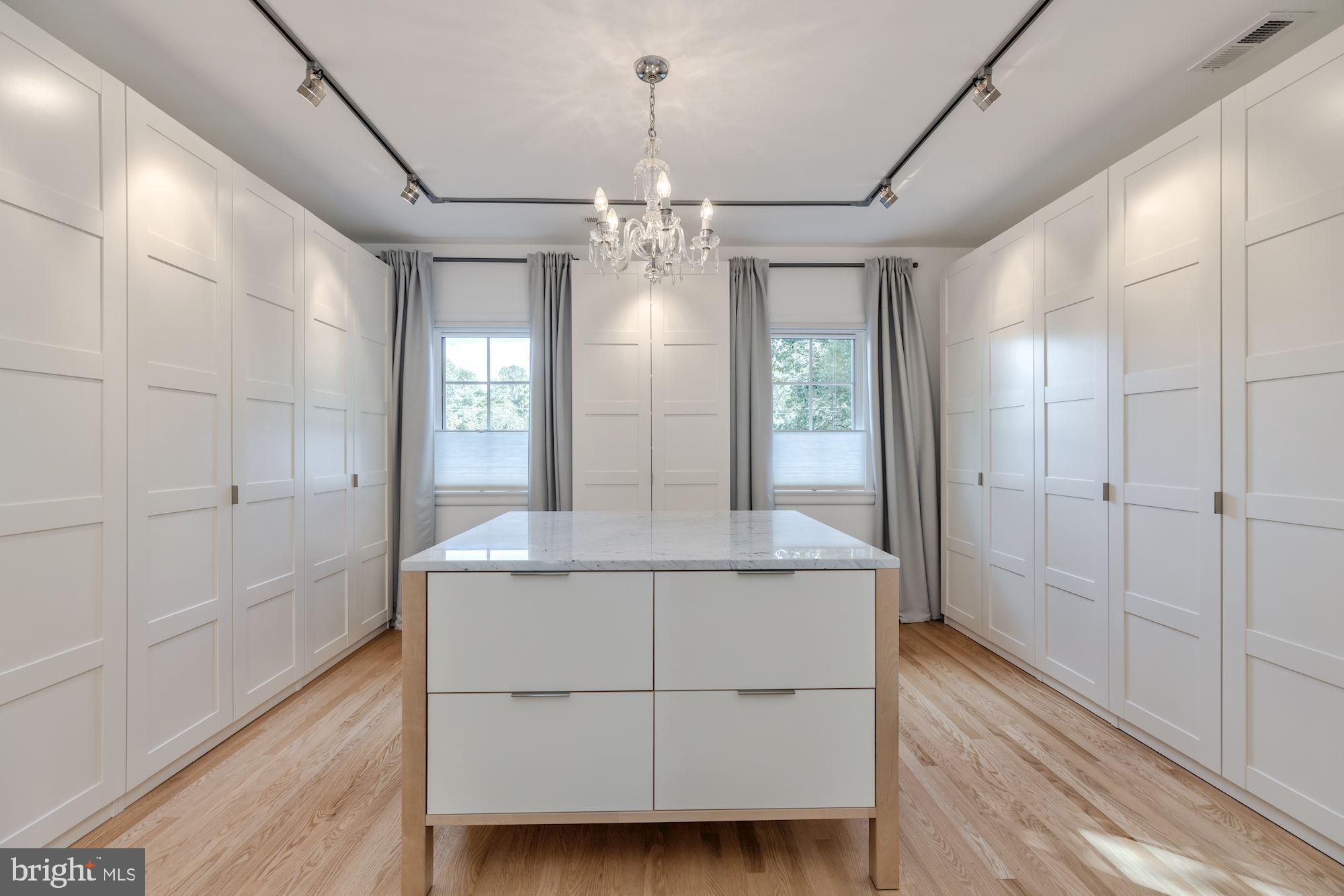 RIVERWOOD - Residential