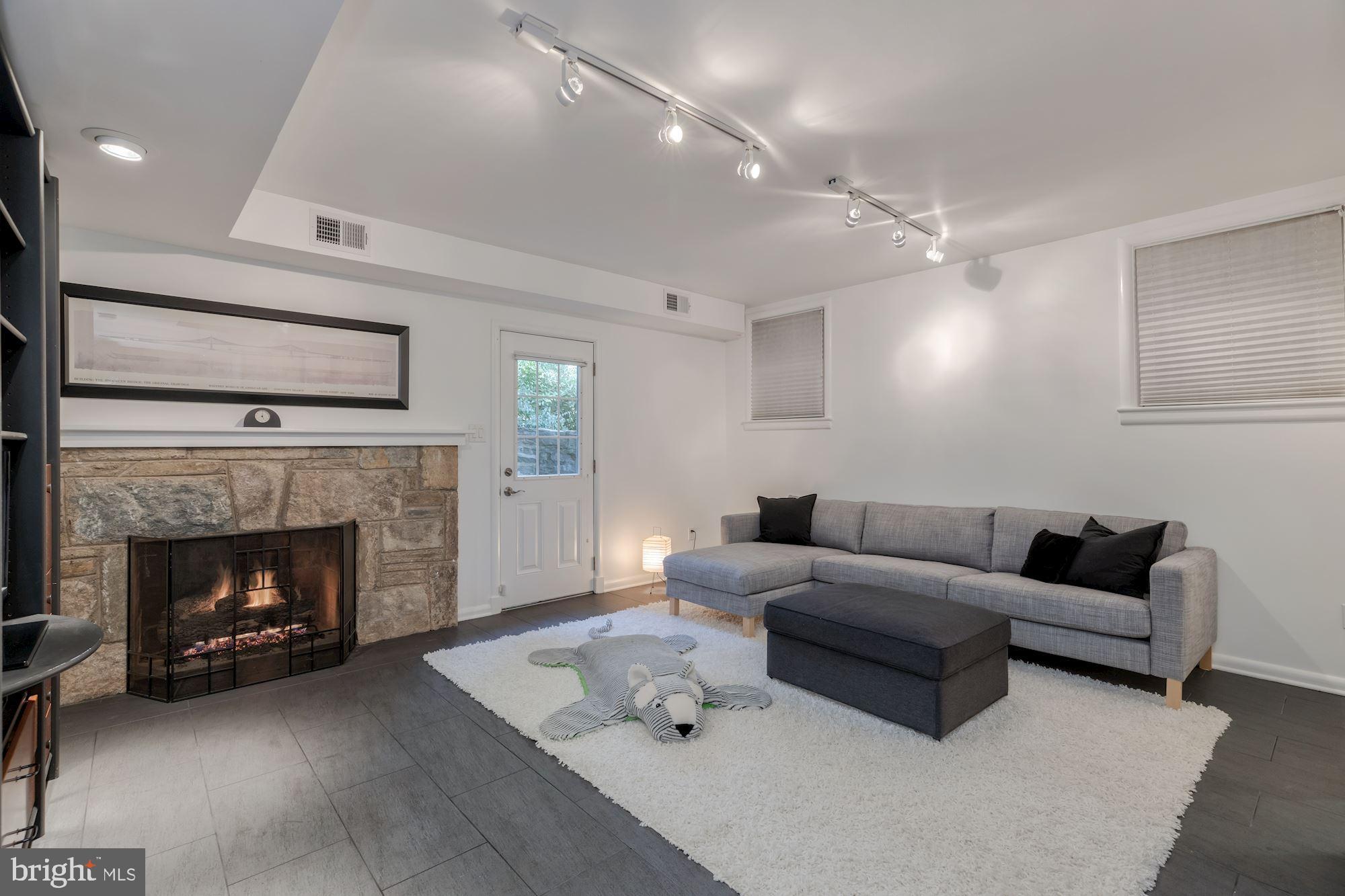 RIVERWOOD - Residential