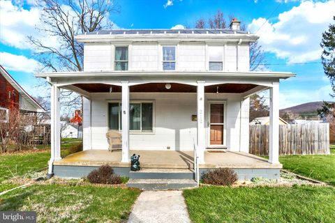 Homes For Sale - 212 Chestnut Street<br/> MOUNT HOLLY SPRINGS, PA 17065