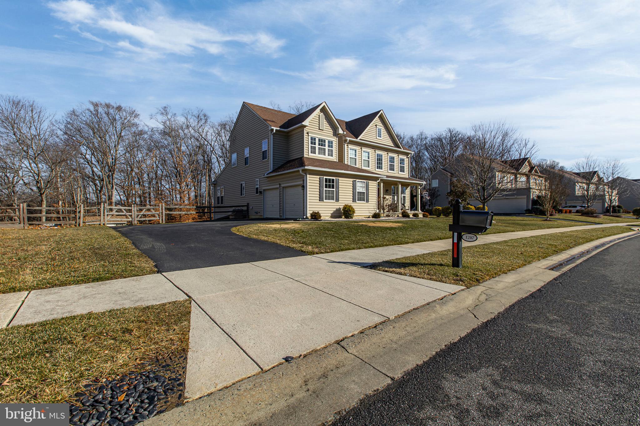 1207 GLOSSY IBIS COURT