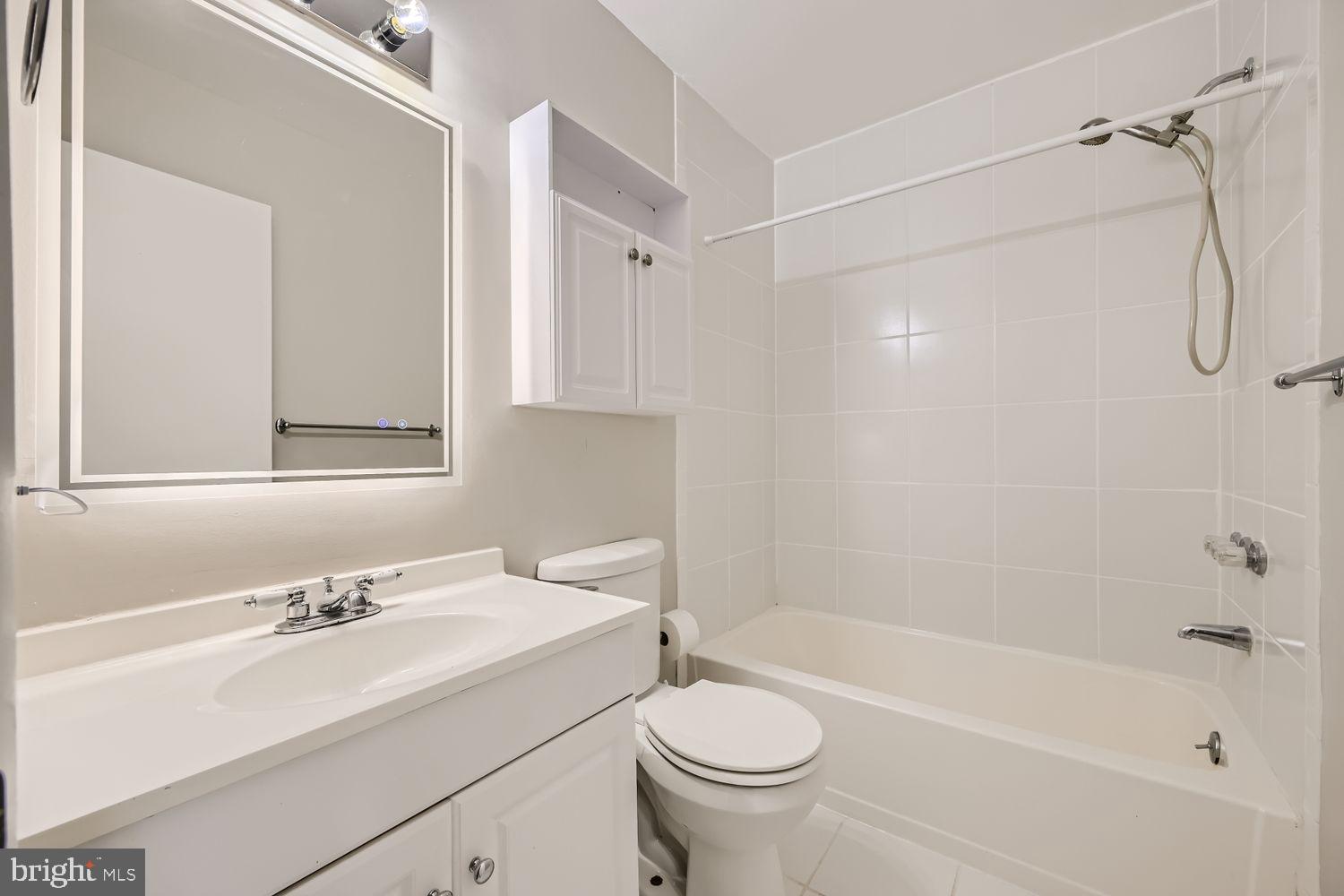 VILLA CAPRI - Residential Lease