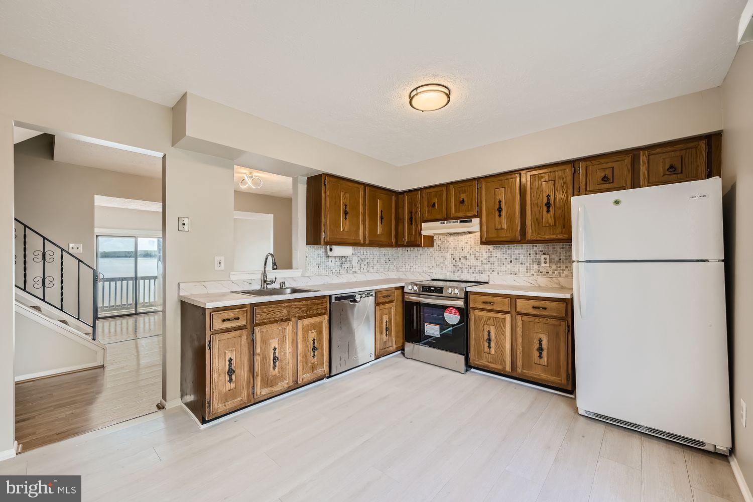 VILLA CAPRI - Residential Lease