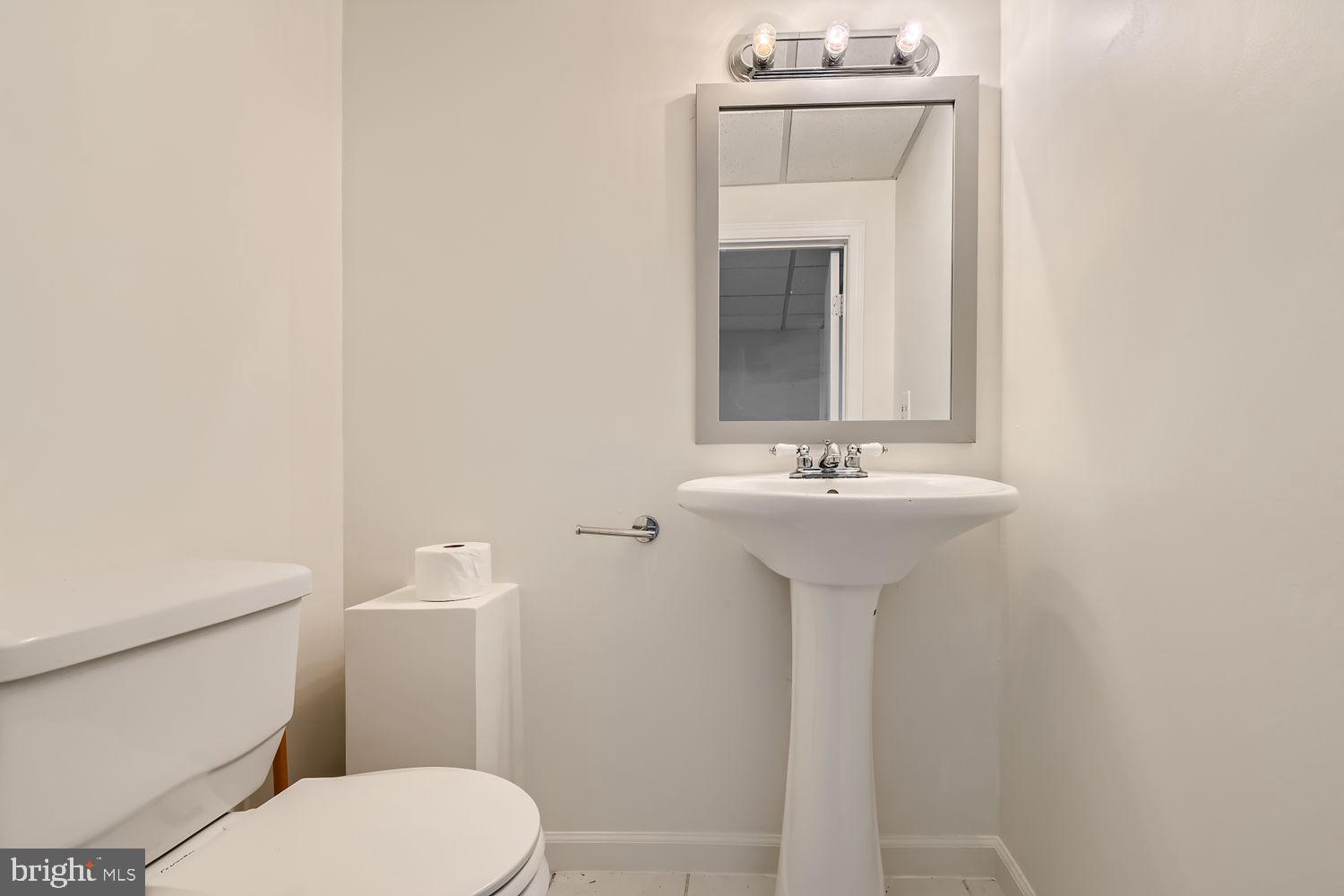 VILLA CAPRI - Residential Lease