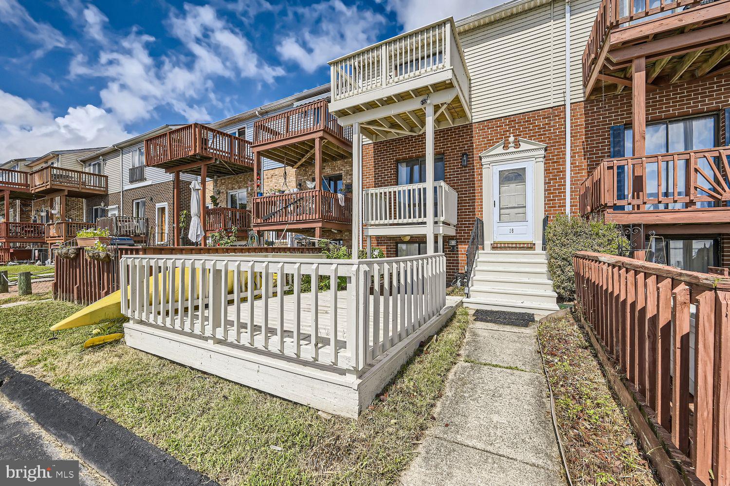 VILLA CAPRI - Residential Lease