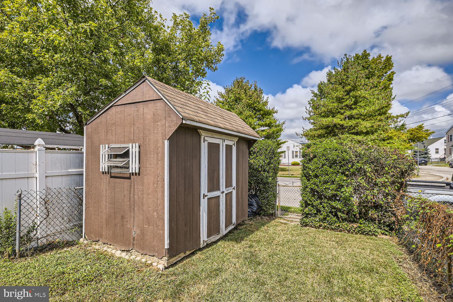 VILLA CAPRI - Residential Lease