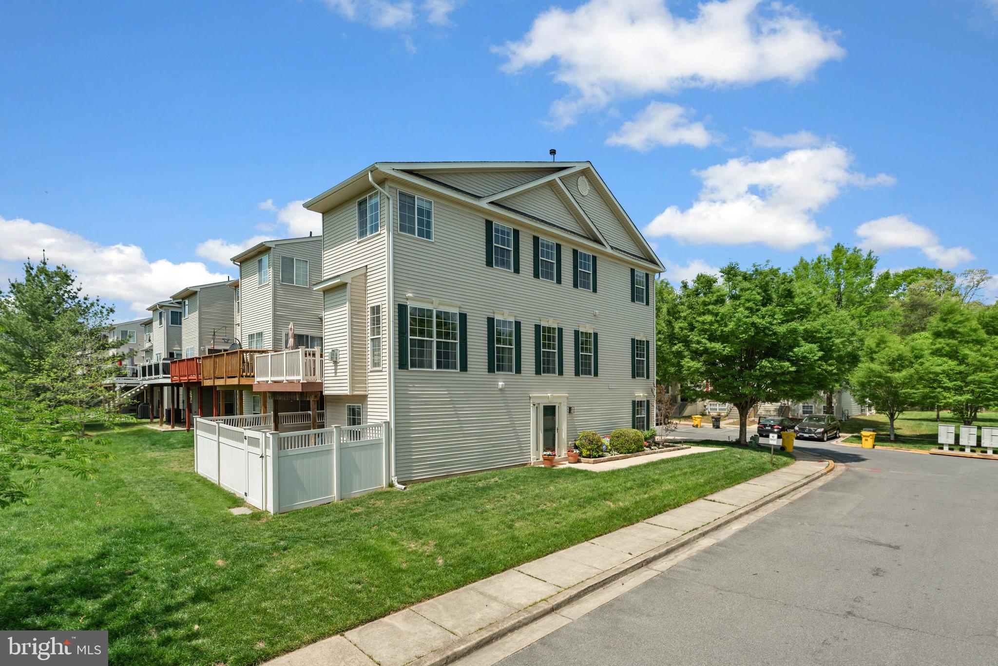 1535 FALLING BROOK COURT