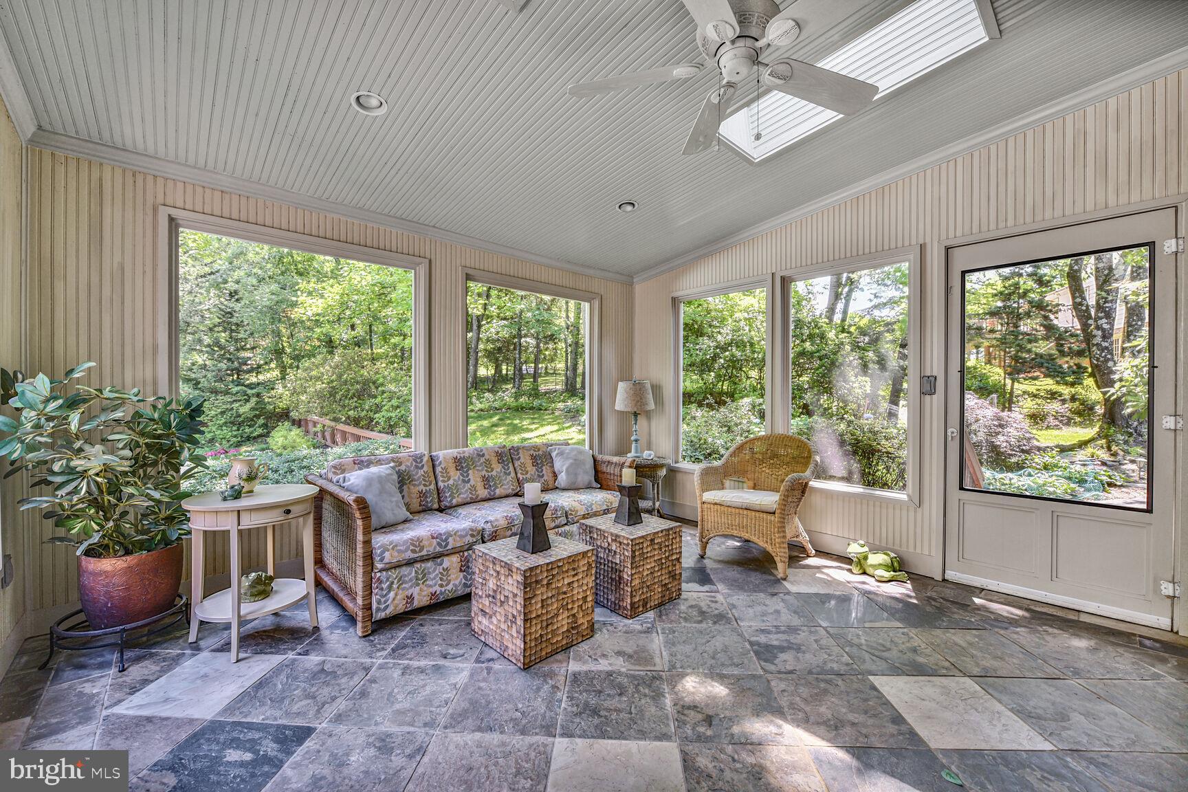 HOLLY KNOLL - Residential