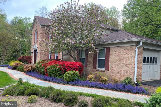 HOLLY KNOLL - Residential