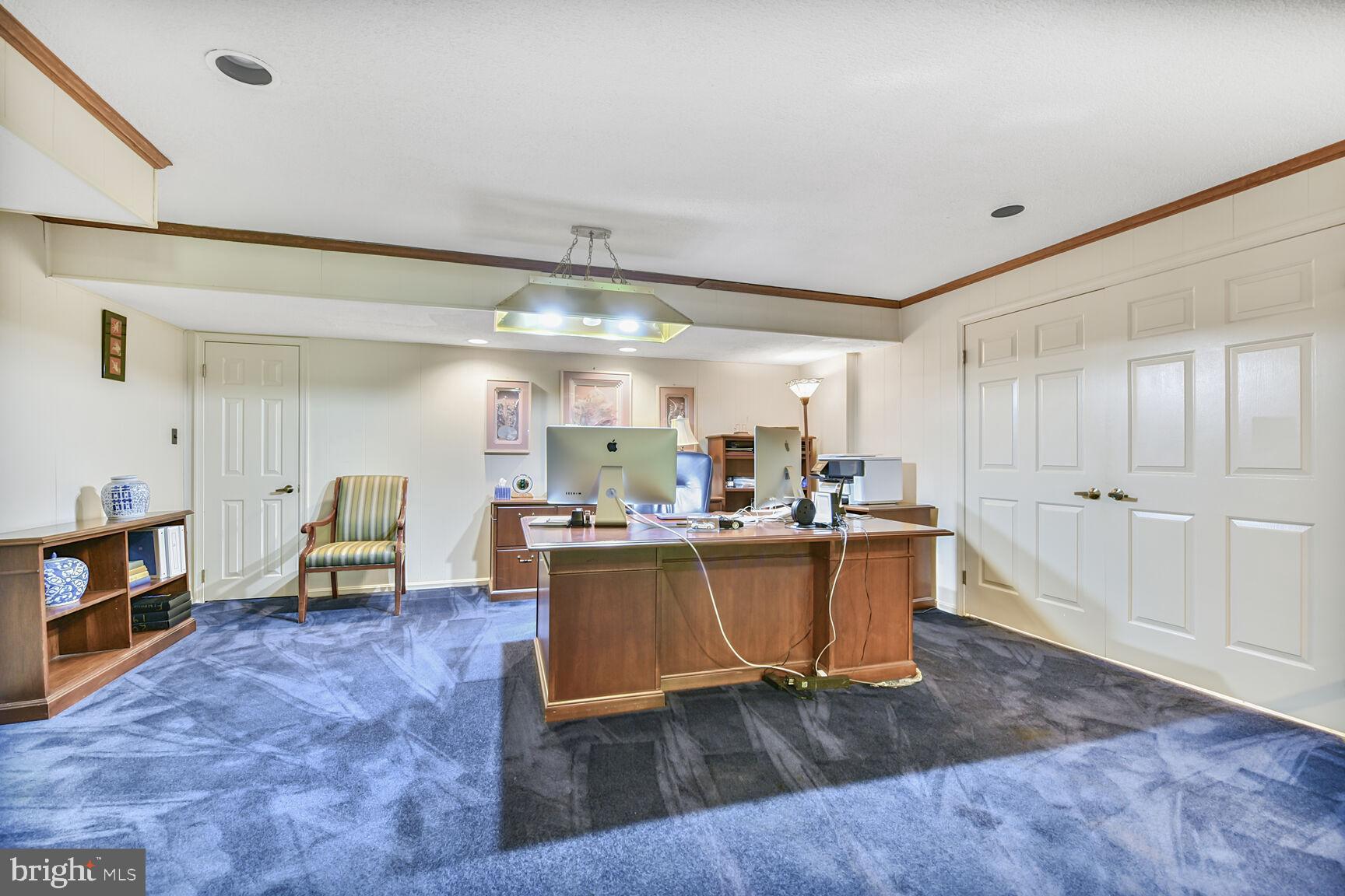 HOLLY KNOLL - Residential