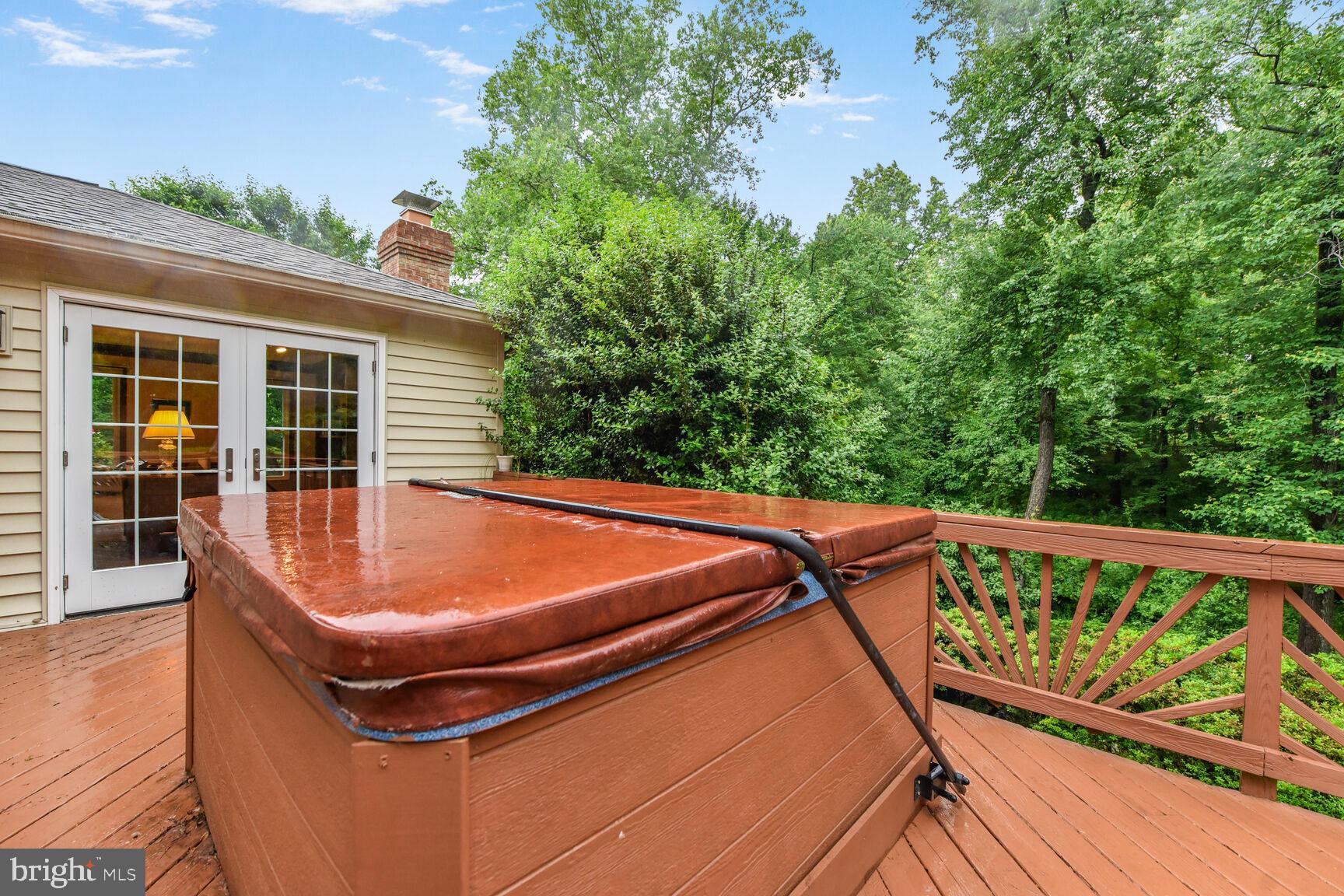 HOLLY KNOLL - Residential