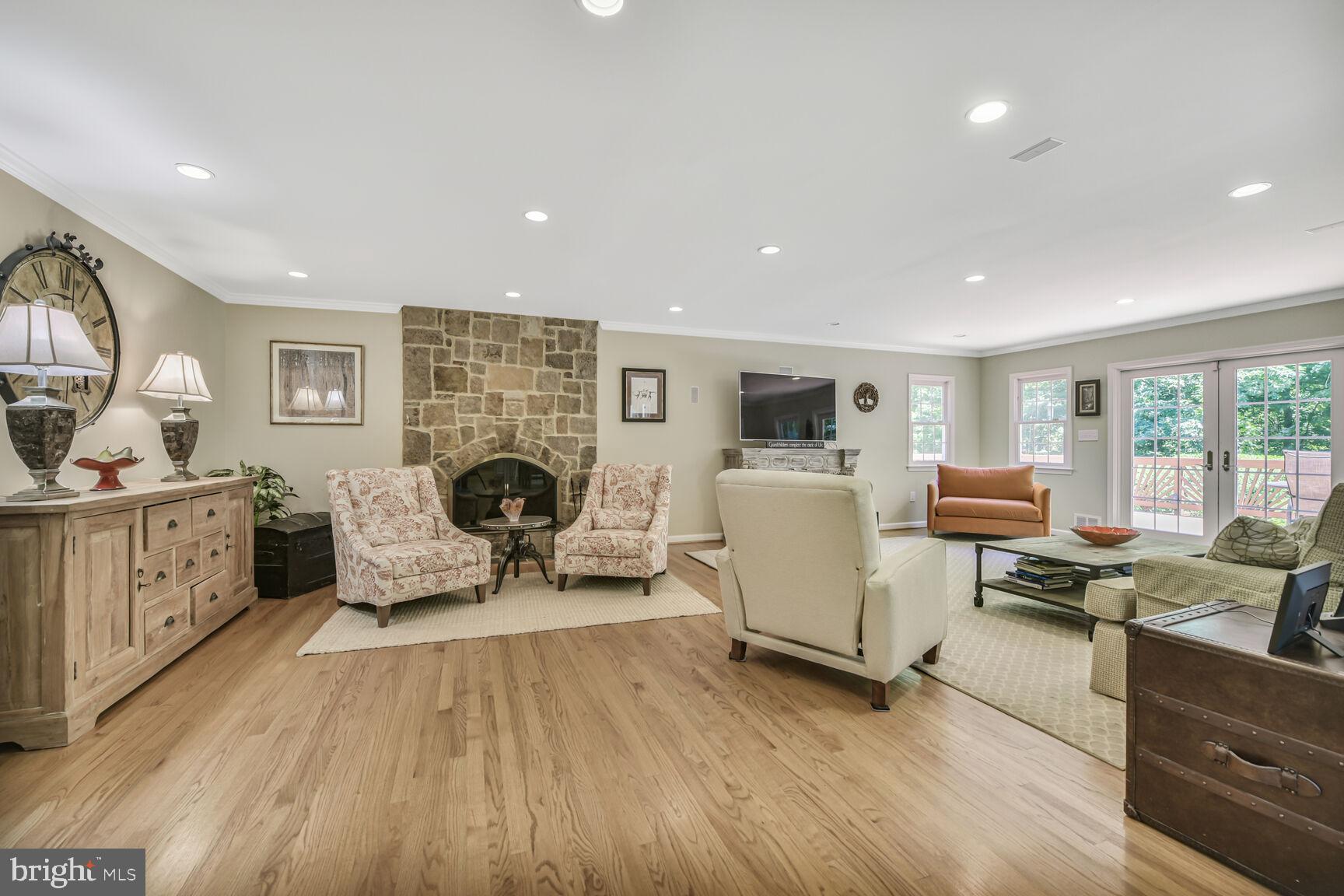 HOLLY KNOLL - Residential