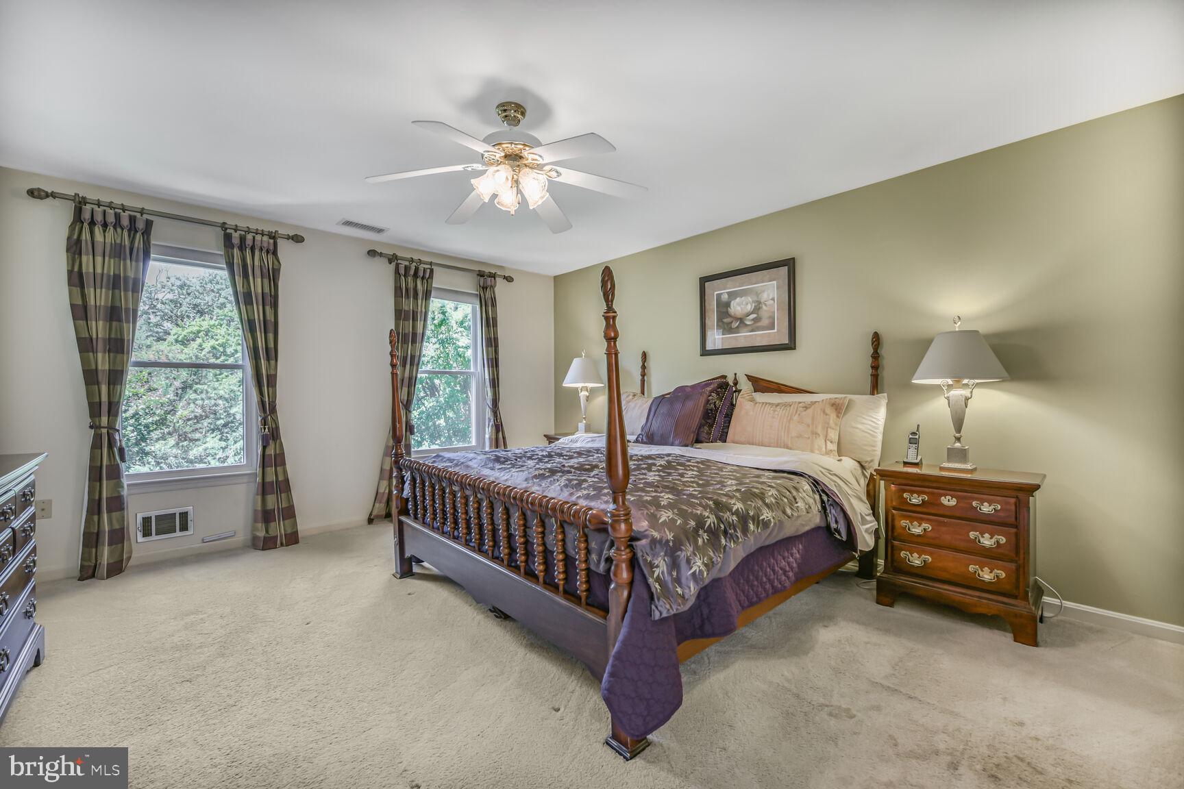 HOLLY KNOLL - Residential