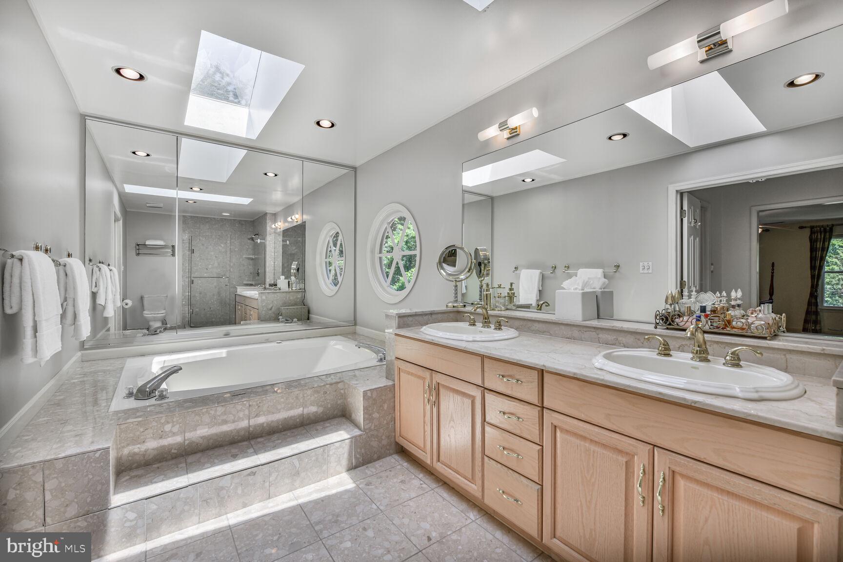 HOLLY KNOLL - Residential