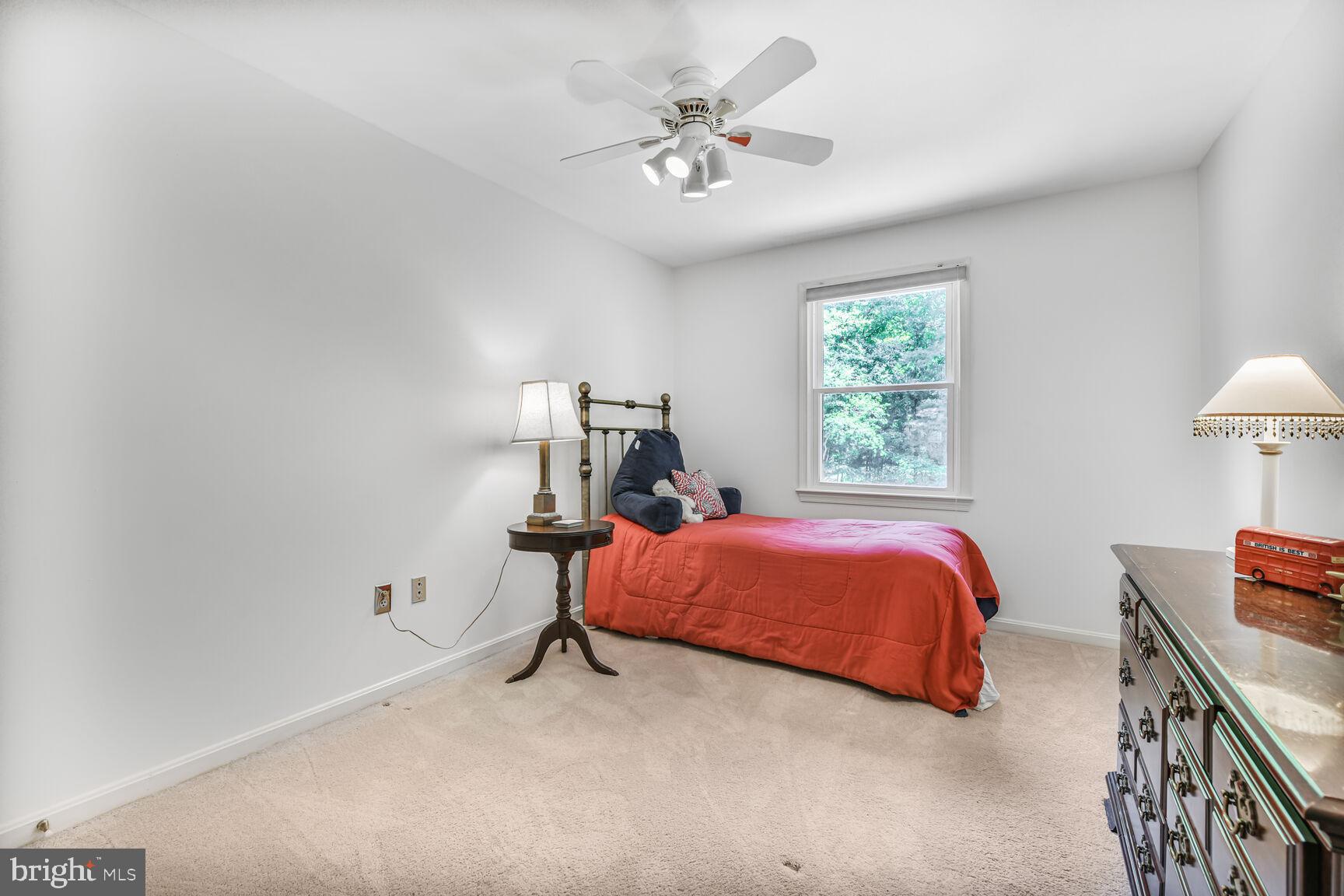 HOLLY KNOLL - Residential