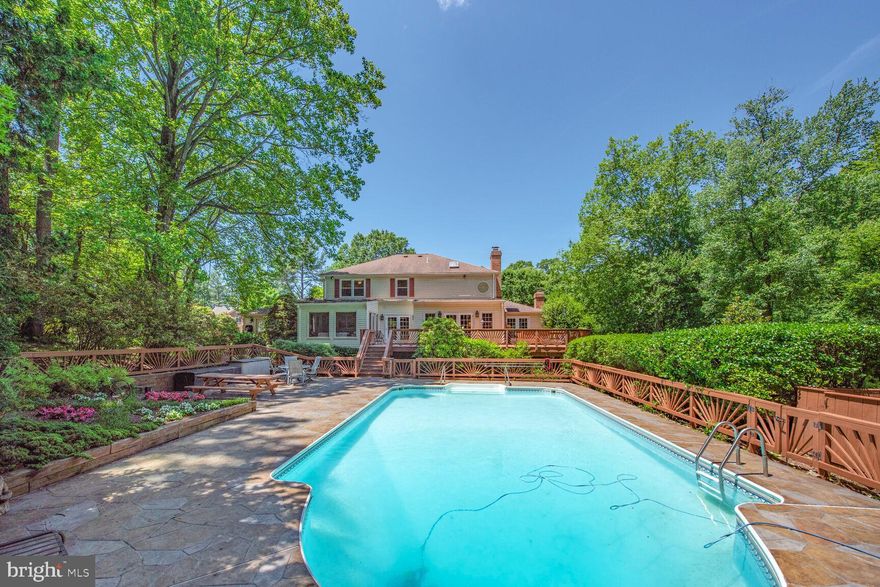 Nestled at the end of a cul-de-sac in sought after, Holly Knoll, this property is a step above any other,  Tons of natural light with spacious rooms for the perfect family or a weekend of entertainment.  One private acre, which backs up to HOA parkland, gives you complete privacy as you stroll through the extensive gardens, a babbling brook and quaint bridges.  The kitchen family room combination is ideal and the screen-in porch over the babbling brook is wonderful  for those hot some nights.  Minutes to Great Falls Village, Tysons, Reston and the Toll Road, you can't beat this location.  Brand new HVAC unit just installed!