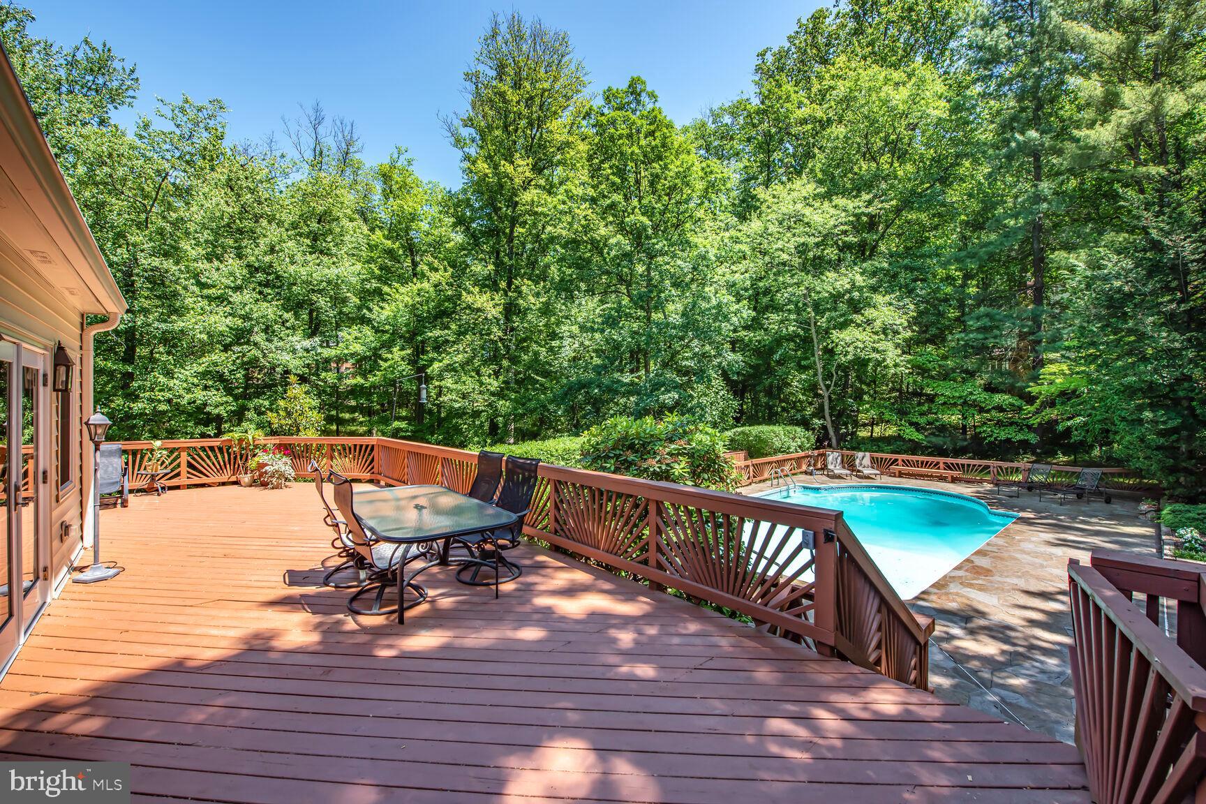 HOLLY KNOLL - Residential