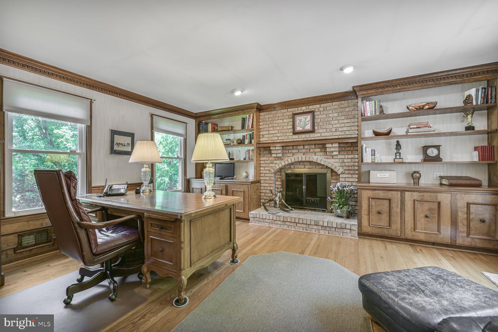 HOLLY KNOLL - Residential