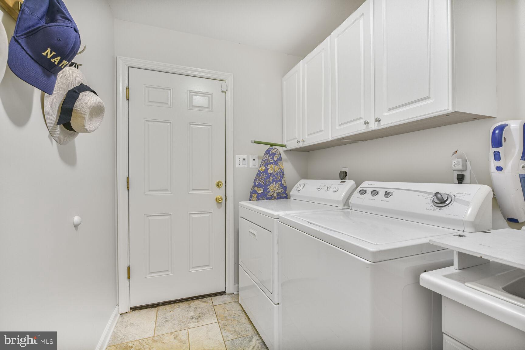 HOLLY KNOLL - Residential