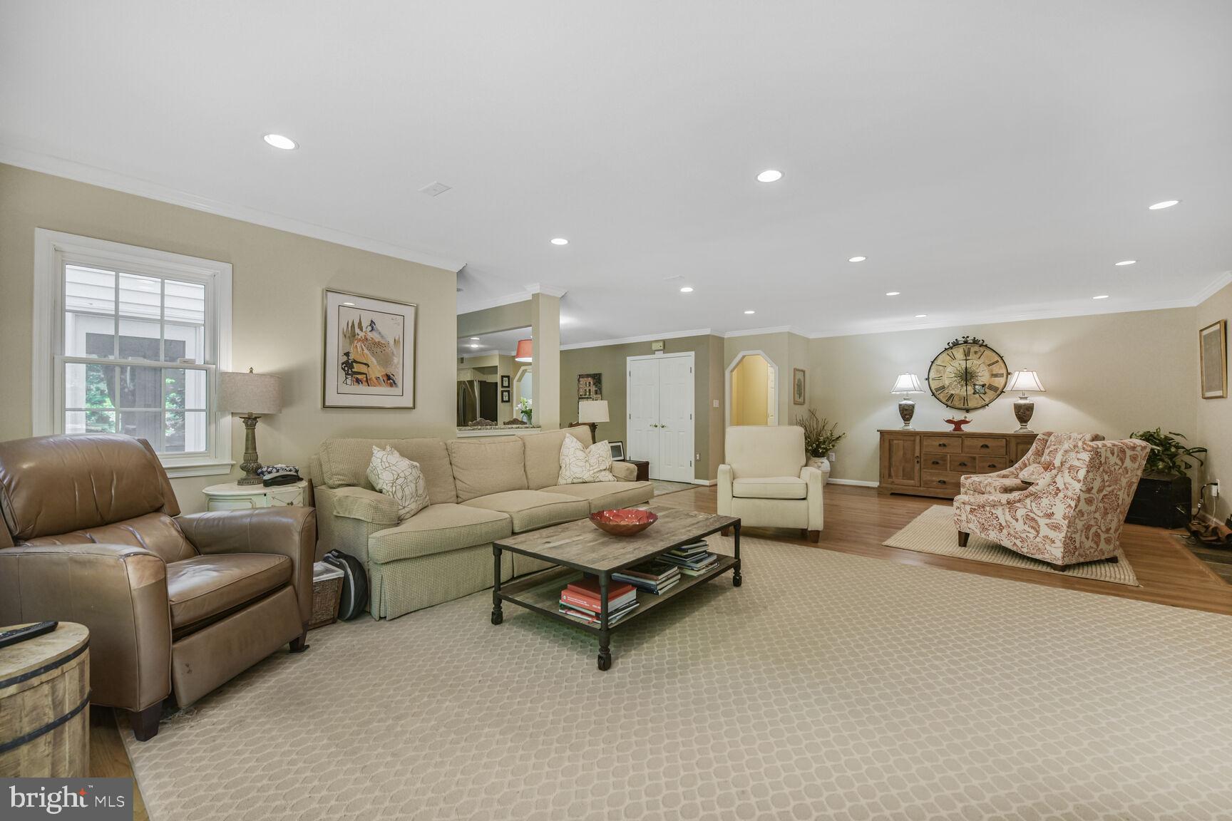 HOLLY KNOLL - Residential