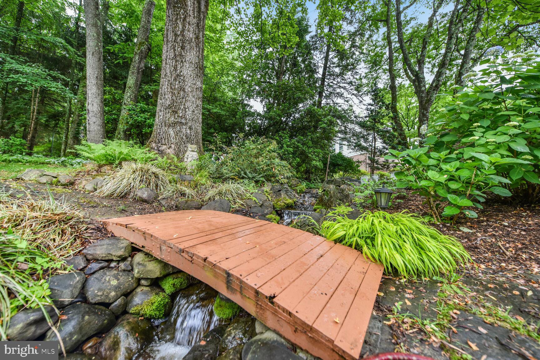 HOLLY KNOLL - Residential