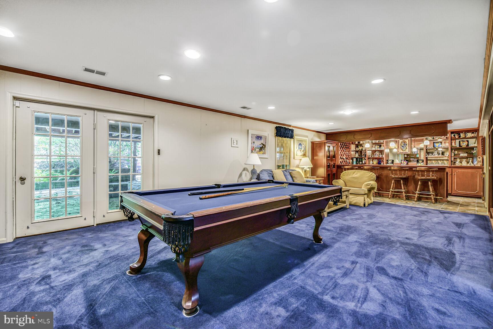 HOLLY KNOLL - Residential