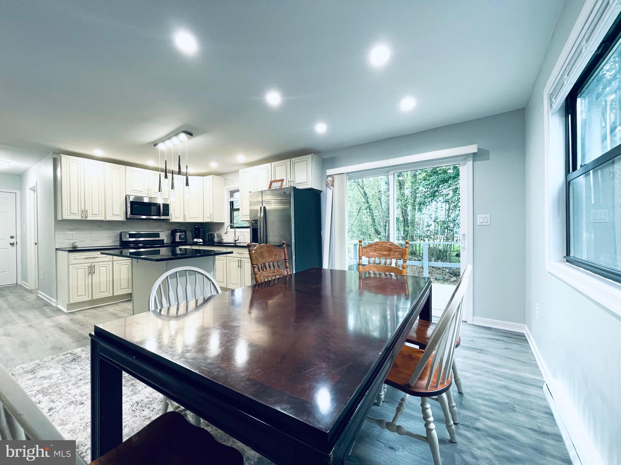1371 WINDING WAY