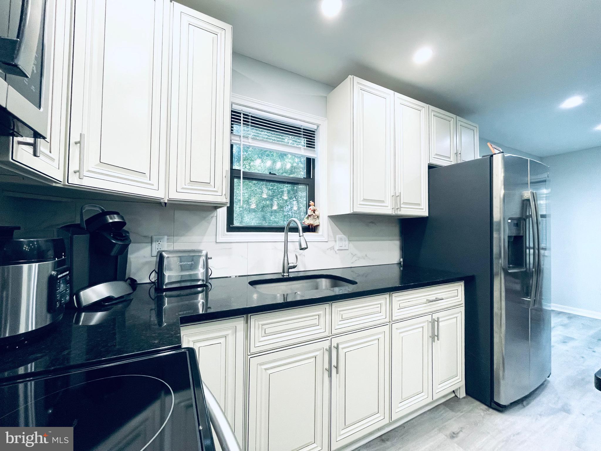 1371 WINDING WAY