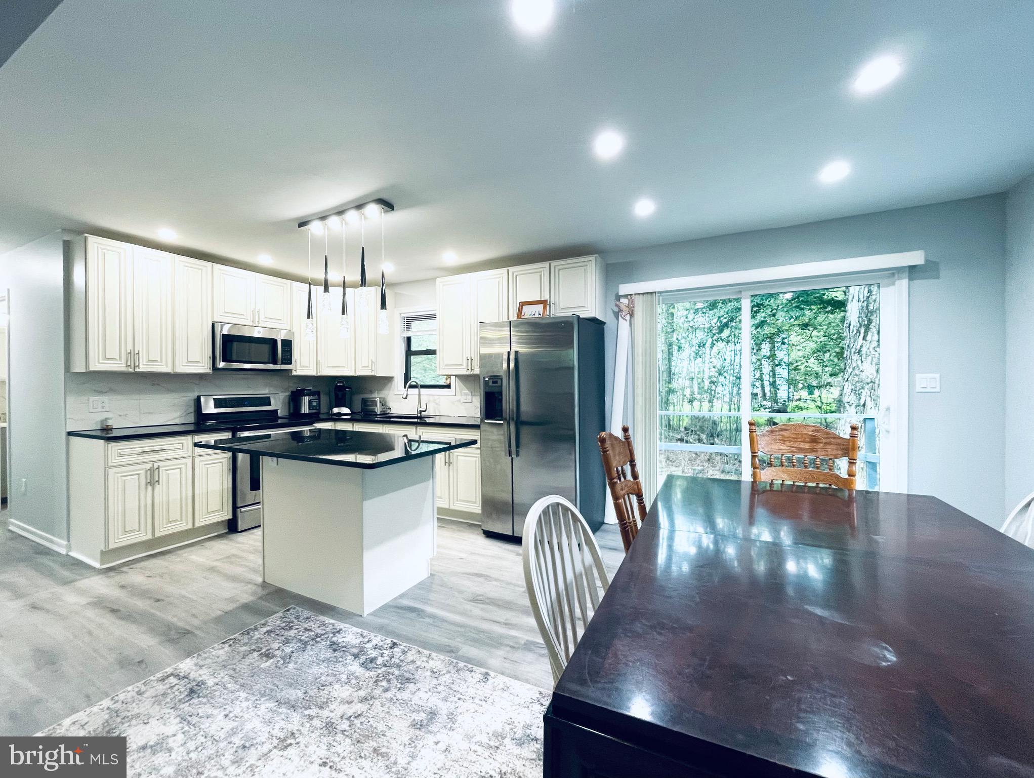 1371 WINDING WAY