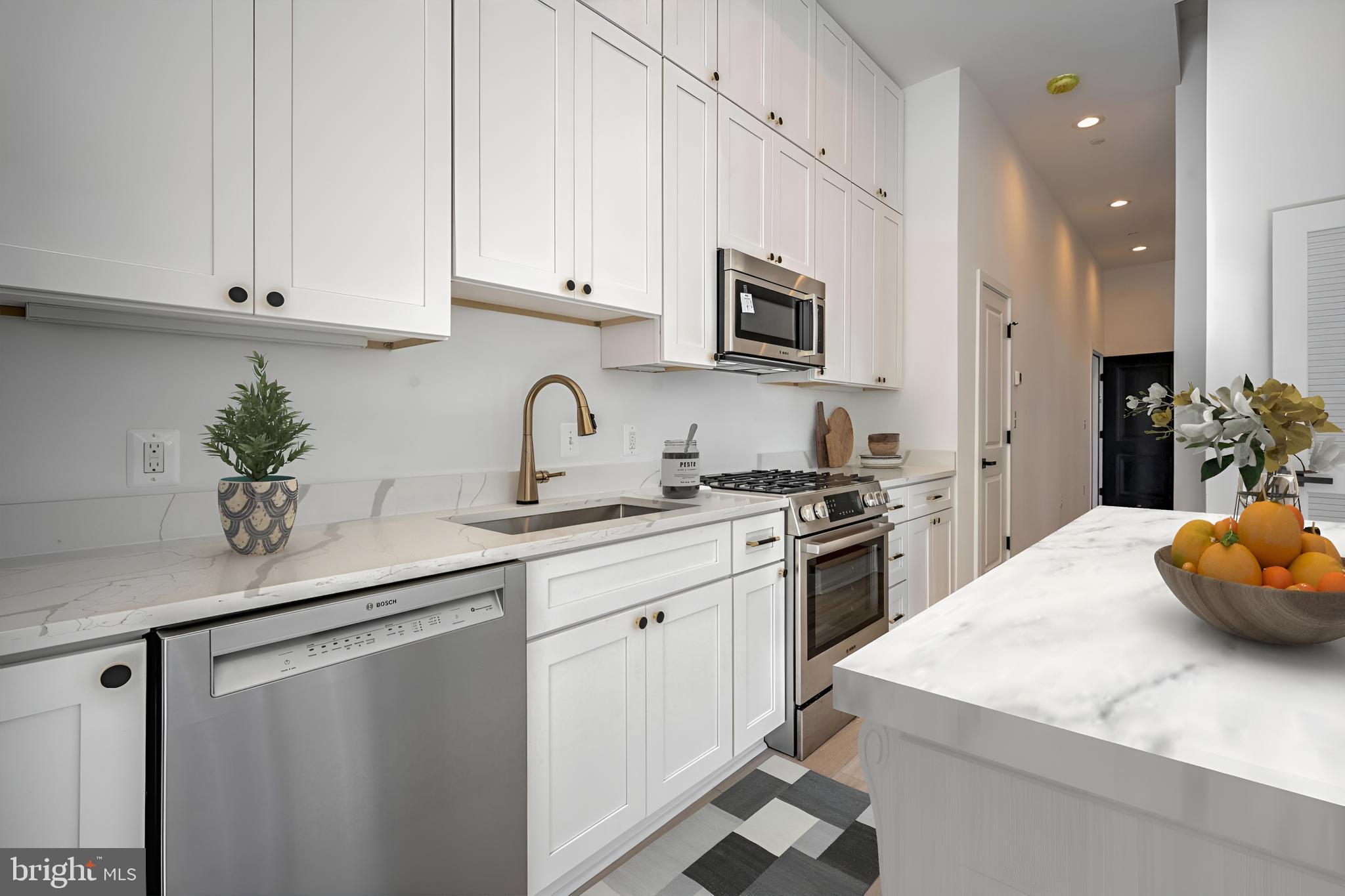 1619 ISHERWOOD STREET NE 2