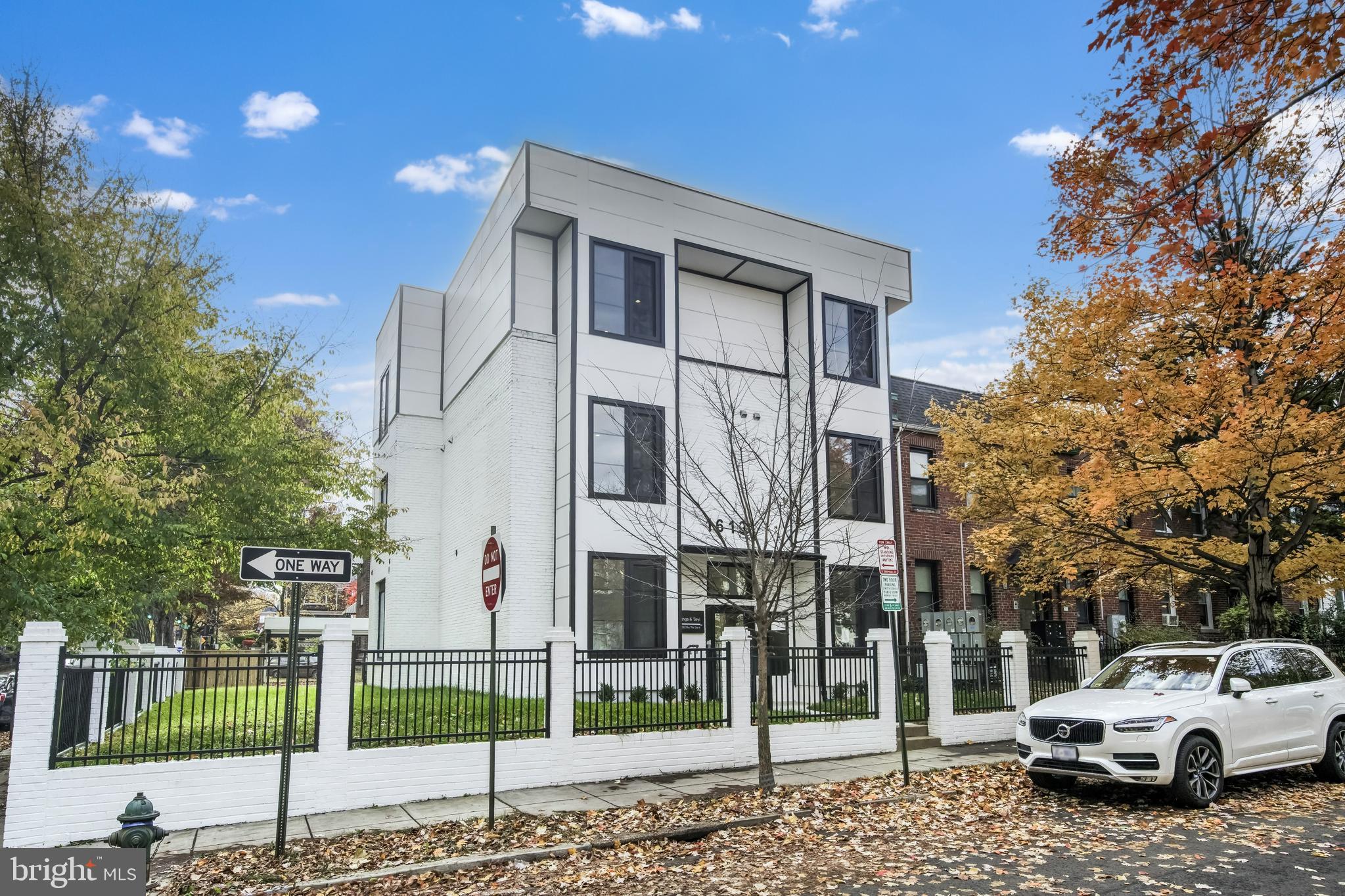 1619 ISHERWOOD STREET NE 2