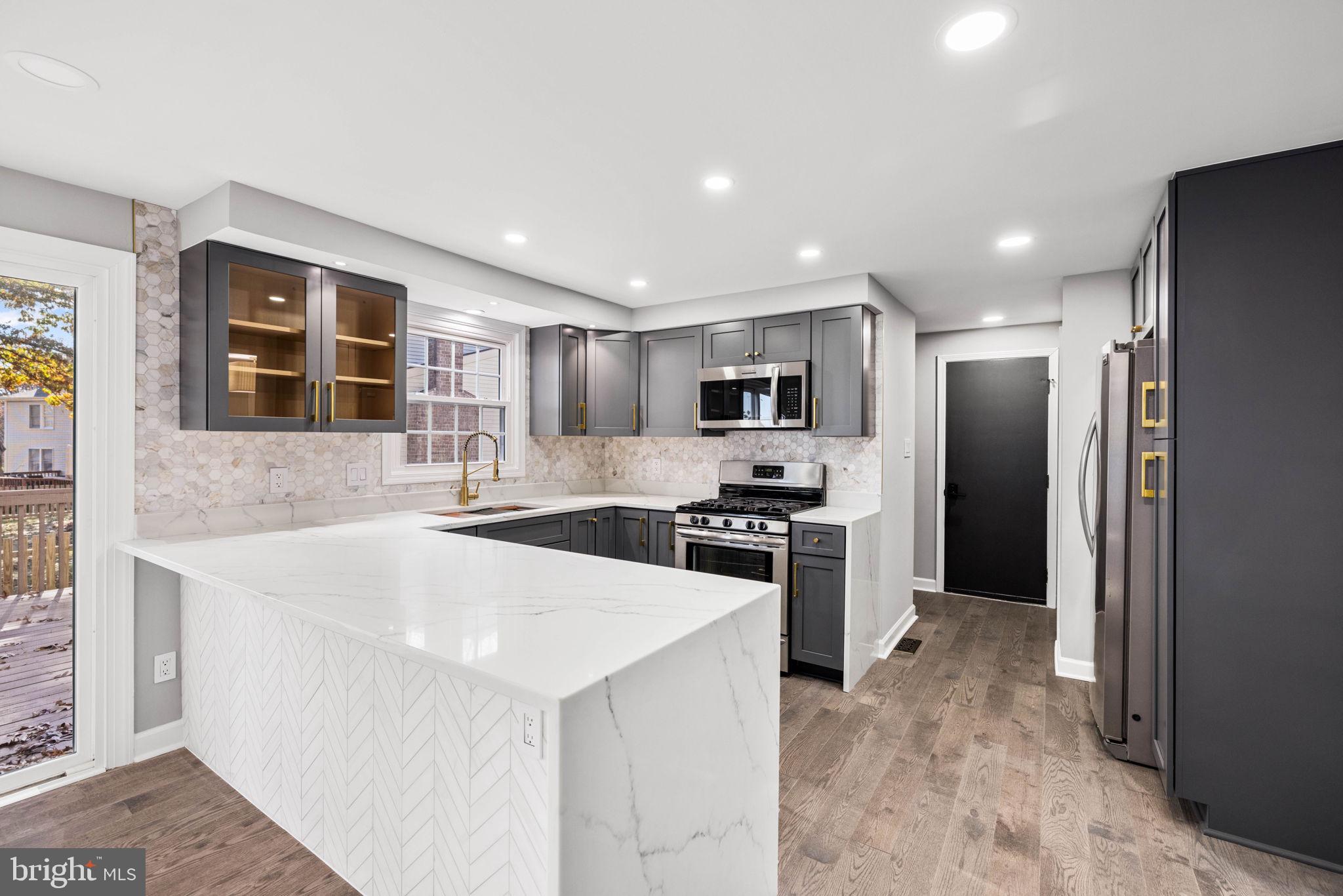 FAIRFAX CLUB ESTATES - Residential Lease