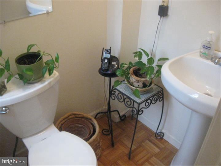 POINT BREEZE - Residential Lease