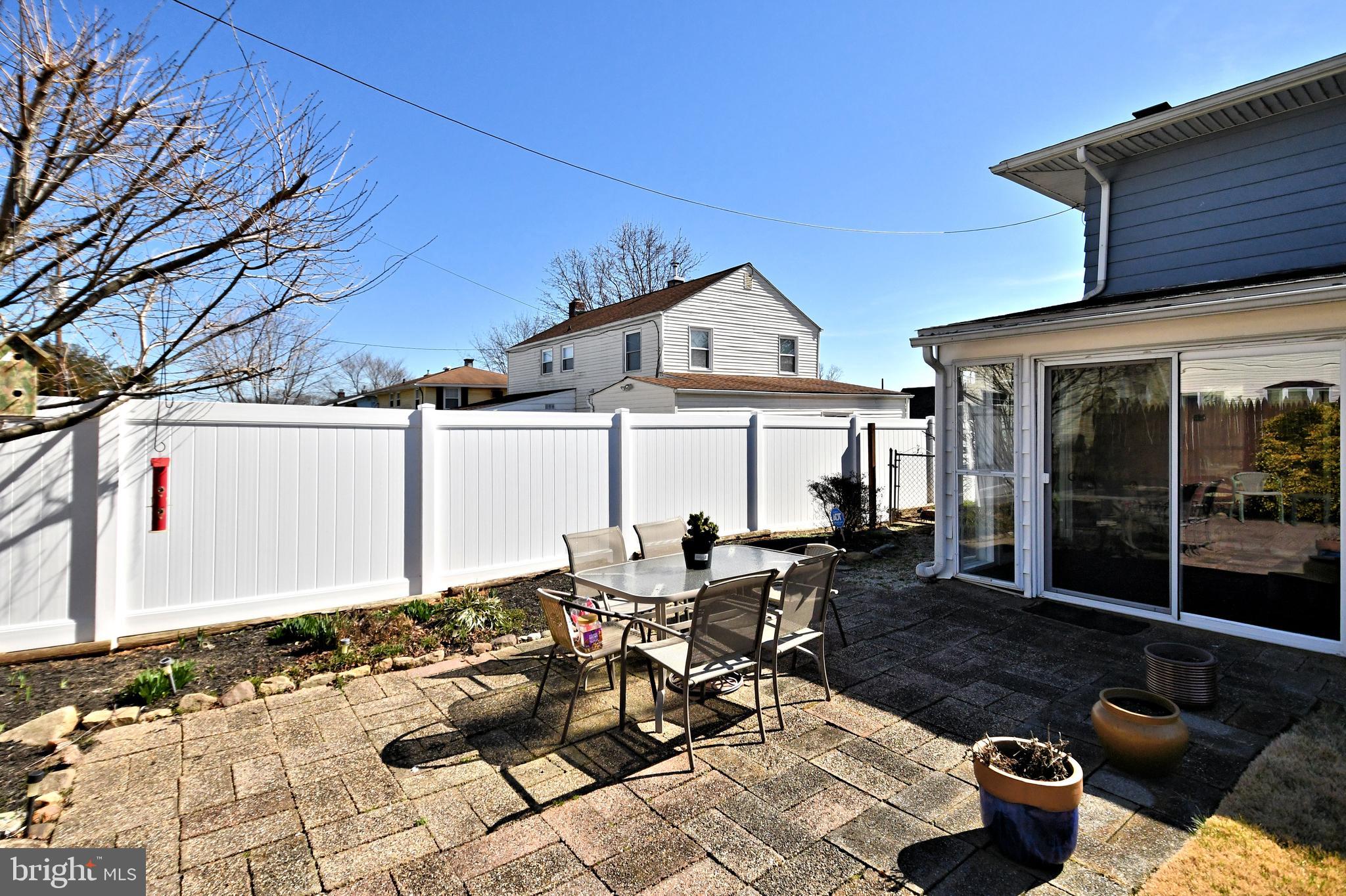 TWIN OAKS - Residential