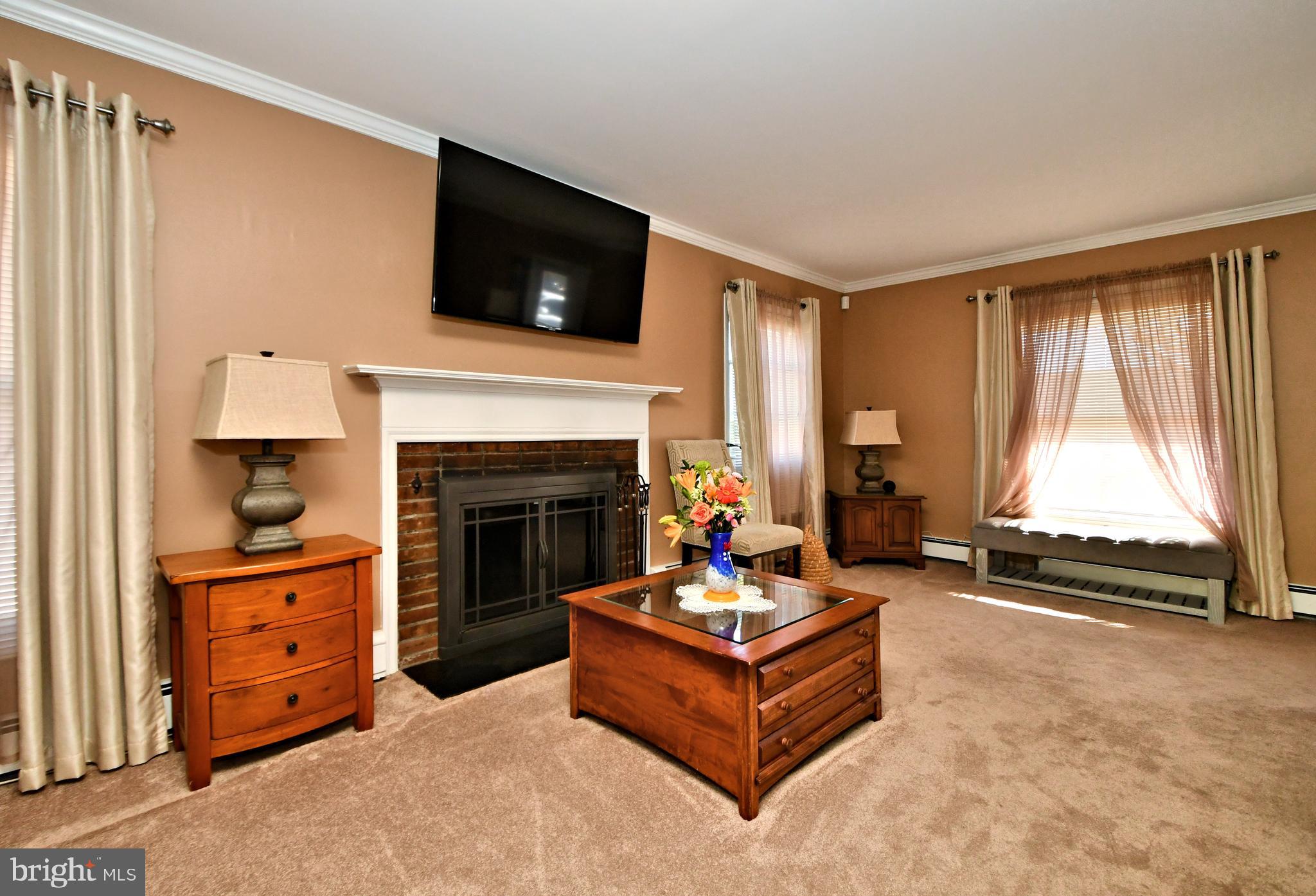 TWIN OAKS - Residential