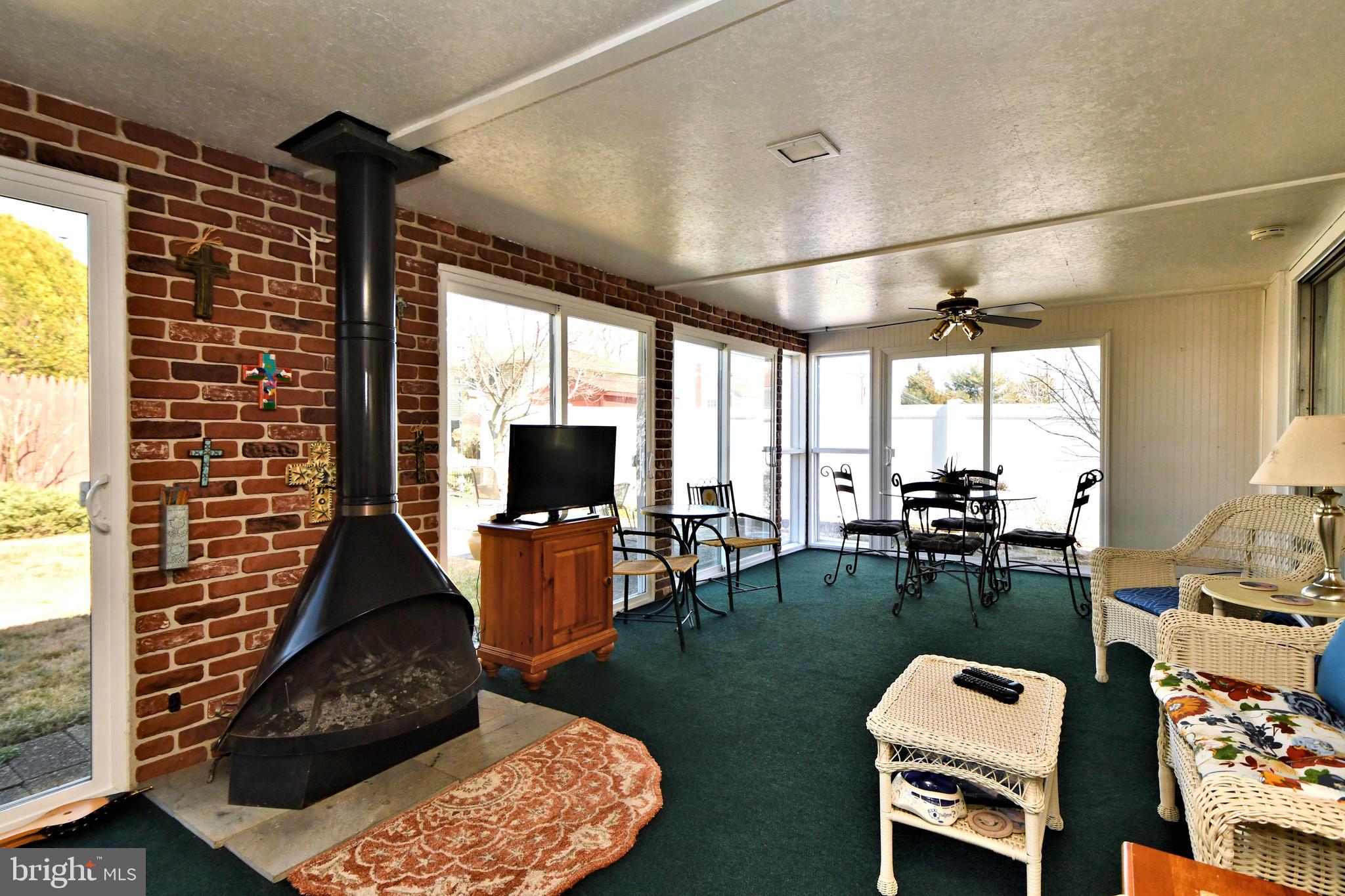 TWIN OAKS - Residential