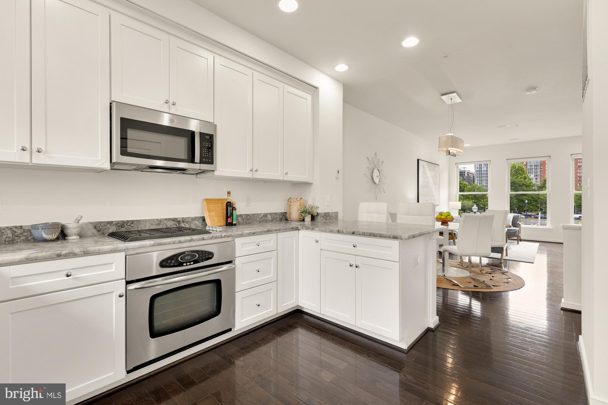906 3RD STREET SE
