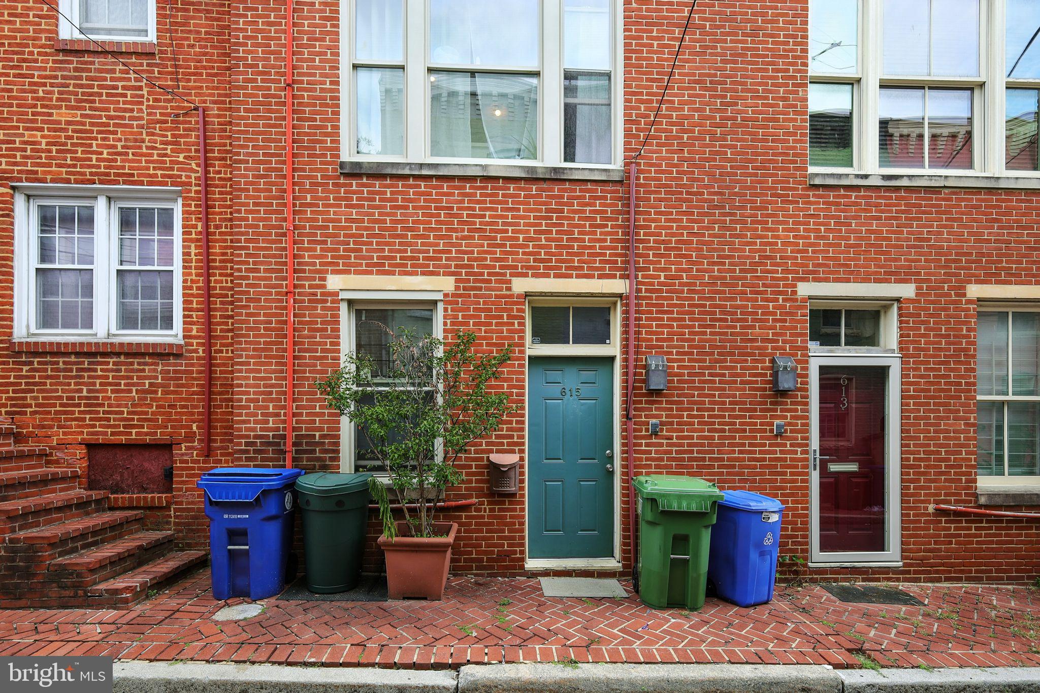 Welcome to 615 Jasper Street! This charming rowhome is nestled in the historic Seton Hill neighborhood, just steps from Mount Vernon, the University of Maryland Medical Center, and all that downtown Baltimore has to offer.
Inside, you’ll find a light-filled living space with original character and modern touches. The home offers 2 bedrooms and 1 full bath, a functional kitchen with ample cabinet space, and comfortable rooms perfect for city living. A private rear yard provides a cozy outdoor retreat.
This location is ideal for commuters, with easy access to I-95, I-83, and public transportation, plus nearby shops, restaurants, and cultural attractions. Whether you’re looking for your first home, an investment property, or a convenient city residence, this home offers plenty of potential.