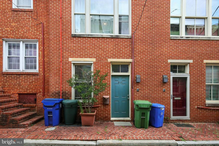 Welcome to 615 Jasper Street! This charming rowhome is nestled in the historic Seton Hill neighborhood, just steps from Mount Vernon, the University of Maryland Medical Center, and all that downtown Baltimore has to offer.
Inside, you’ll find a light-filled living space with original character and modern touches. The home offers 2 bedrooms and 1 full bath, a functional kitchen with ample cabinet space, and comfortable rooms perfect for city living. A private rear yard provides a cozy outdoor retreat.
This location is ideal for commuters, with easy access to I-95, I-83, and public transportation, plus nearby shops, restaurants, and cultural attractions. Whether you’re looking for your first home, an investment property, or a convenient city residence, this home offers plenty of potential.