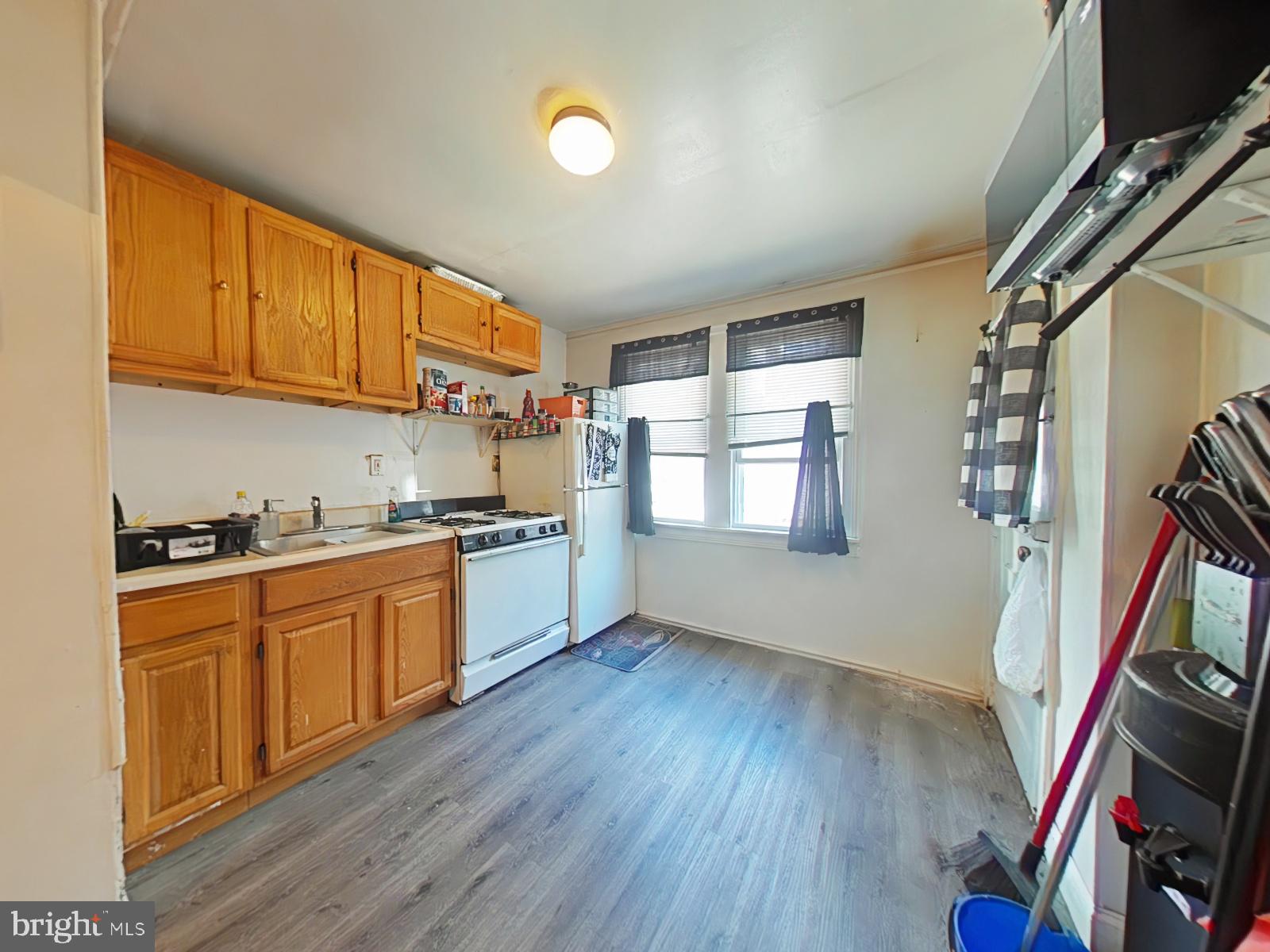 WEST OAK LANE - Residential