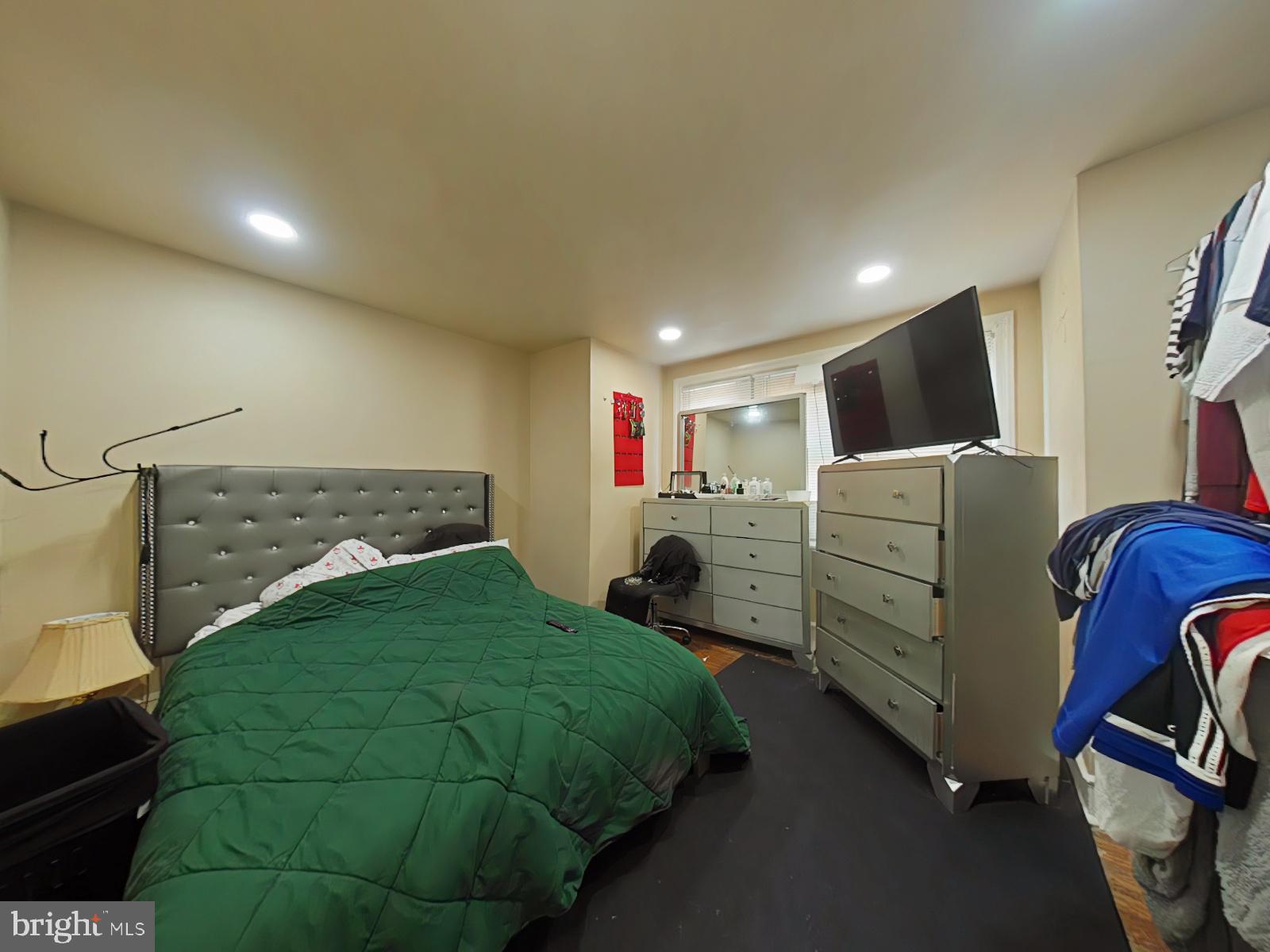 WEST OAK LANE - Residential