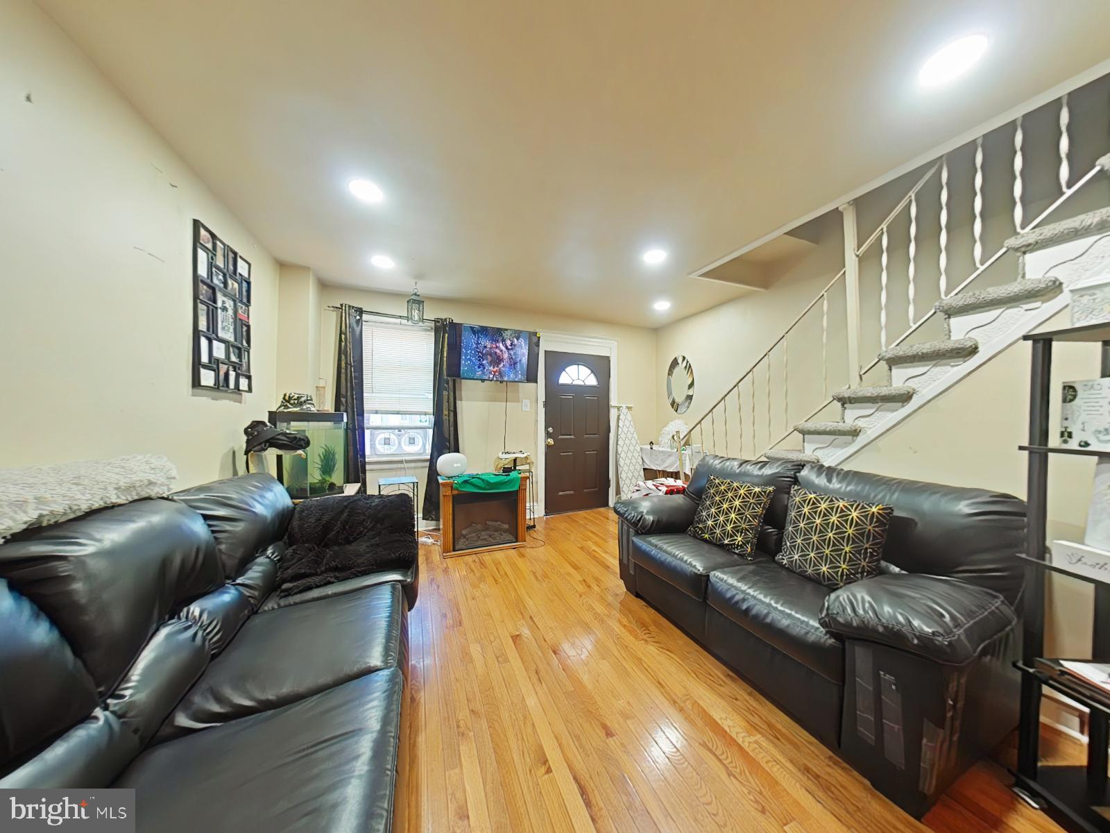 WEST OAK LANE - Residential