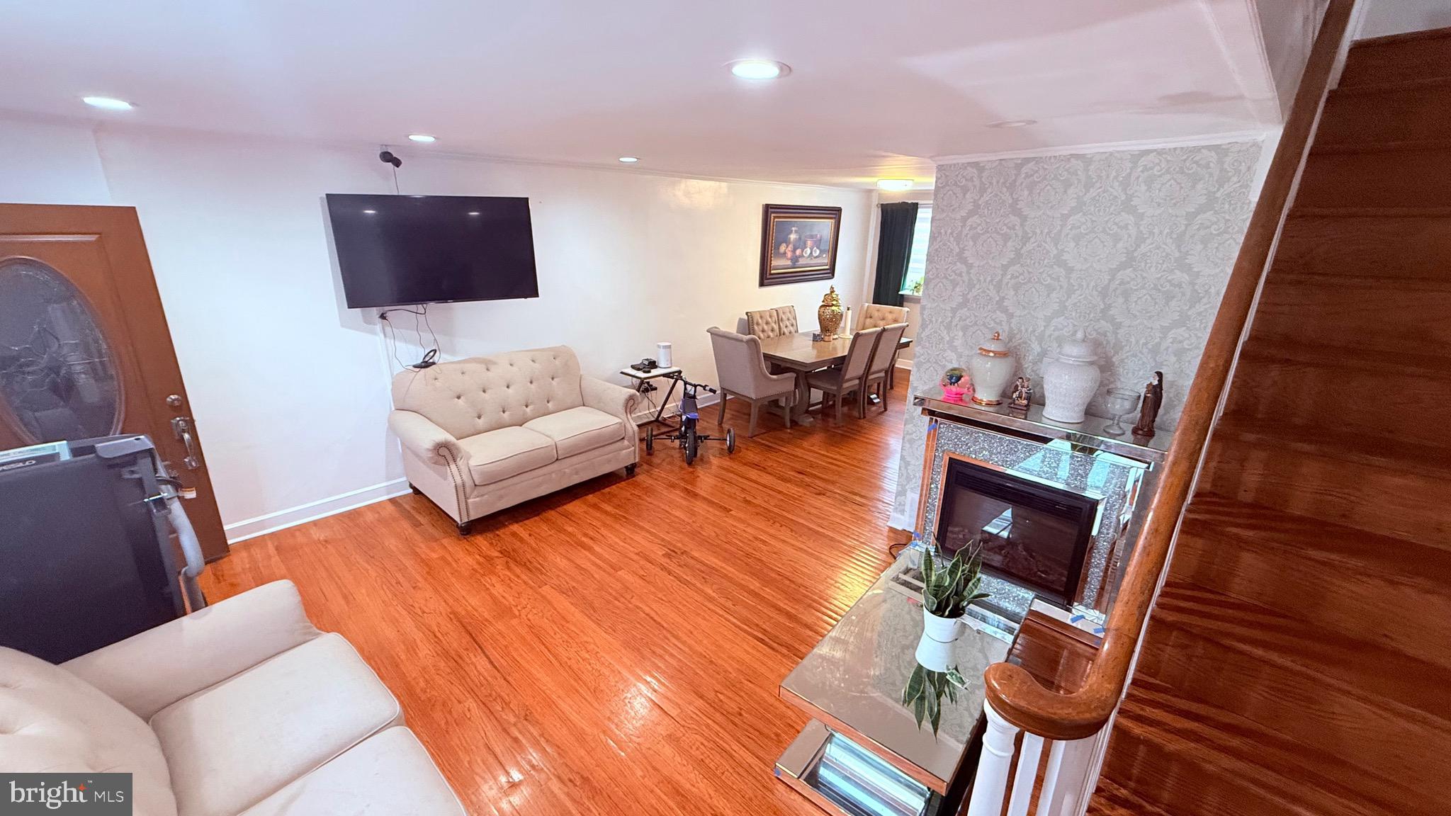 OXFORD CIRCLE - Residential