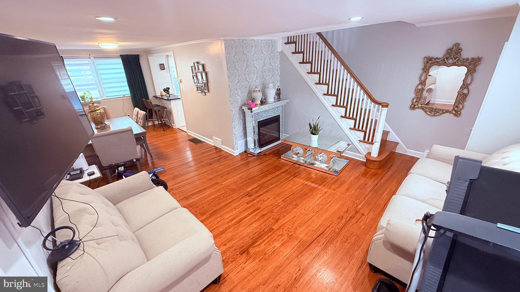 OXFORD CIRCLE - Residential