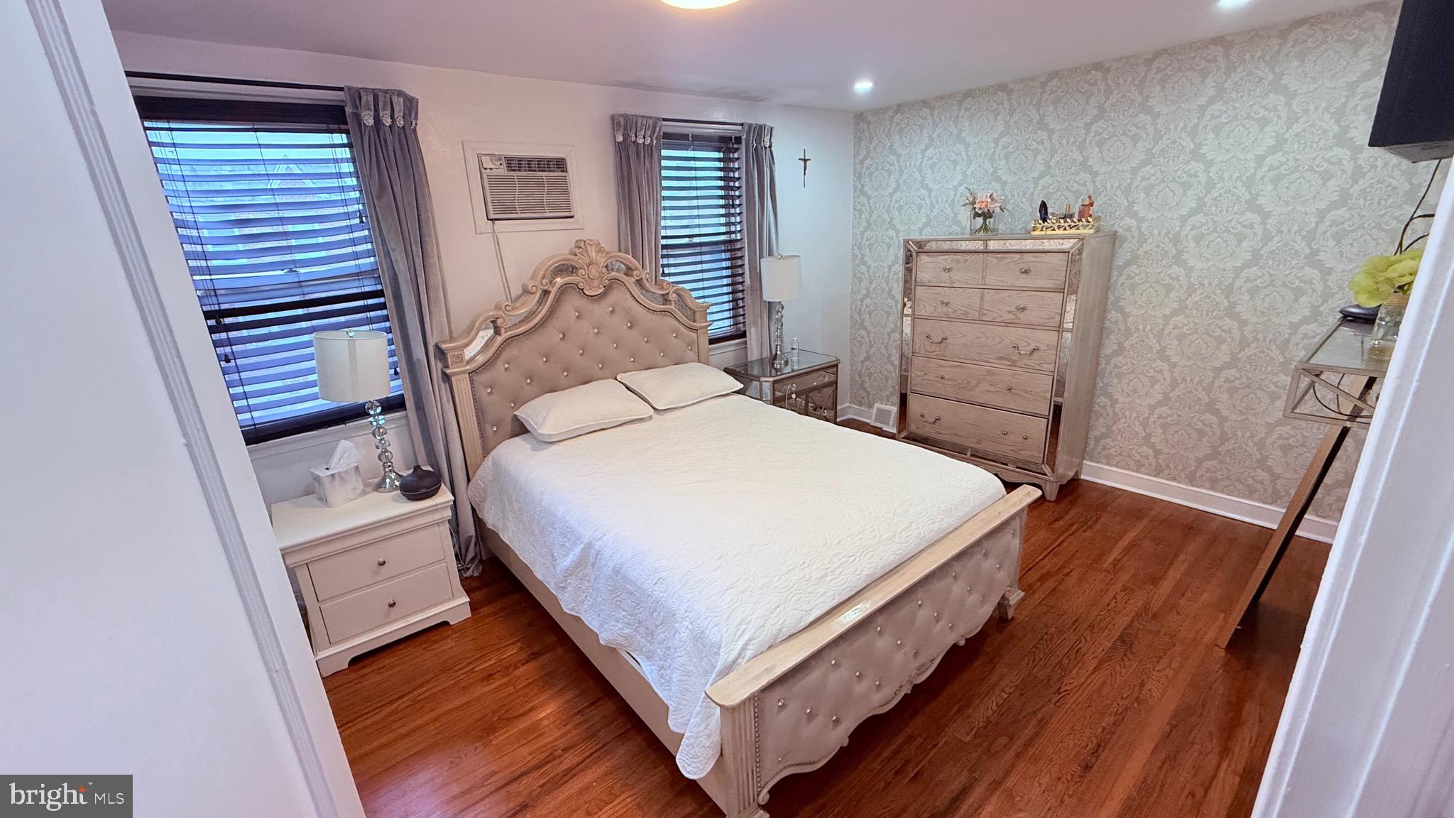 OXFORD CIRCLE - Residential