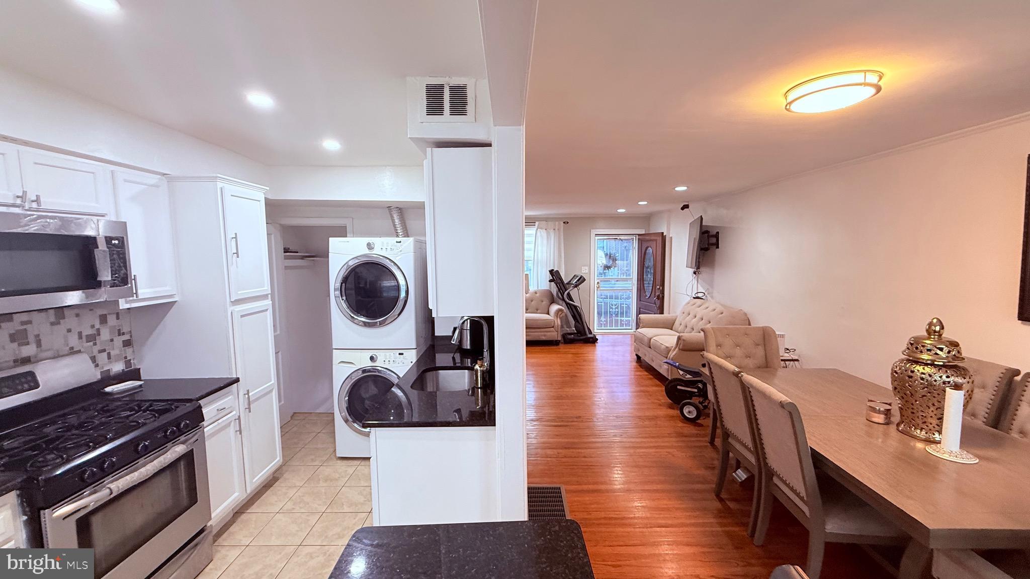 OXFORD CIRCLE - Residential